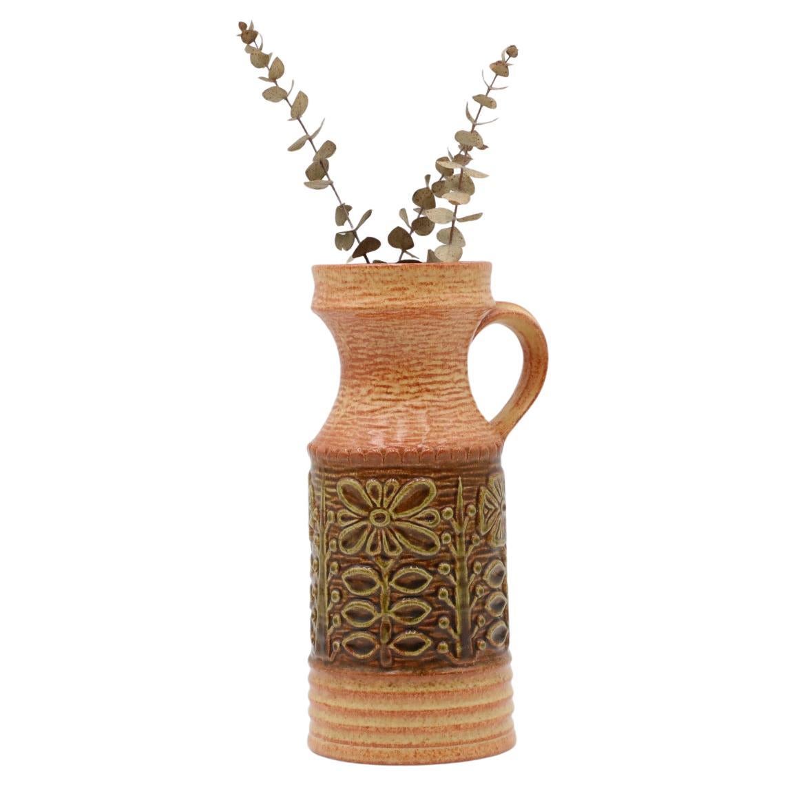 Vaso in ceramica della Germania Occidentale della metà del secolo scorso con fiori stilizzati
