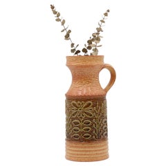 Vaso in ceramica della Germania Occidentale della metà del secolo scorso con fiori stilizzati