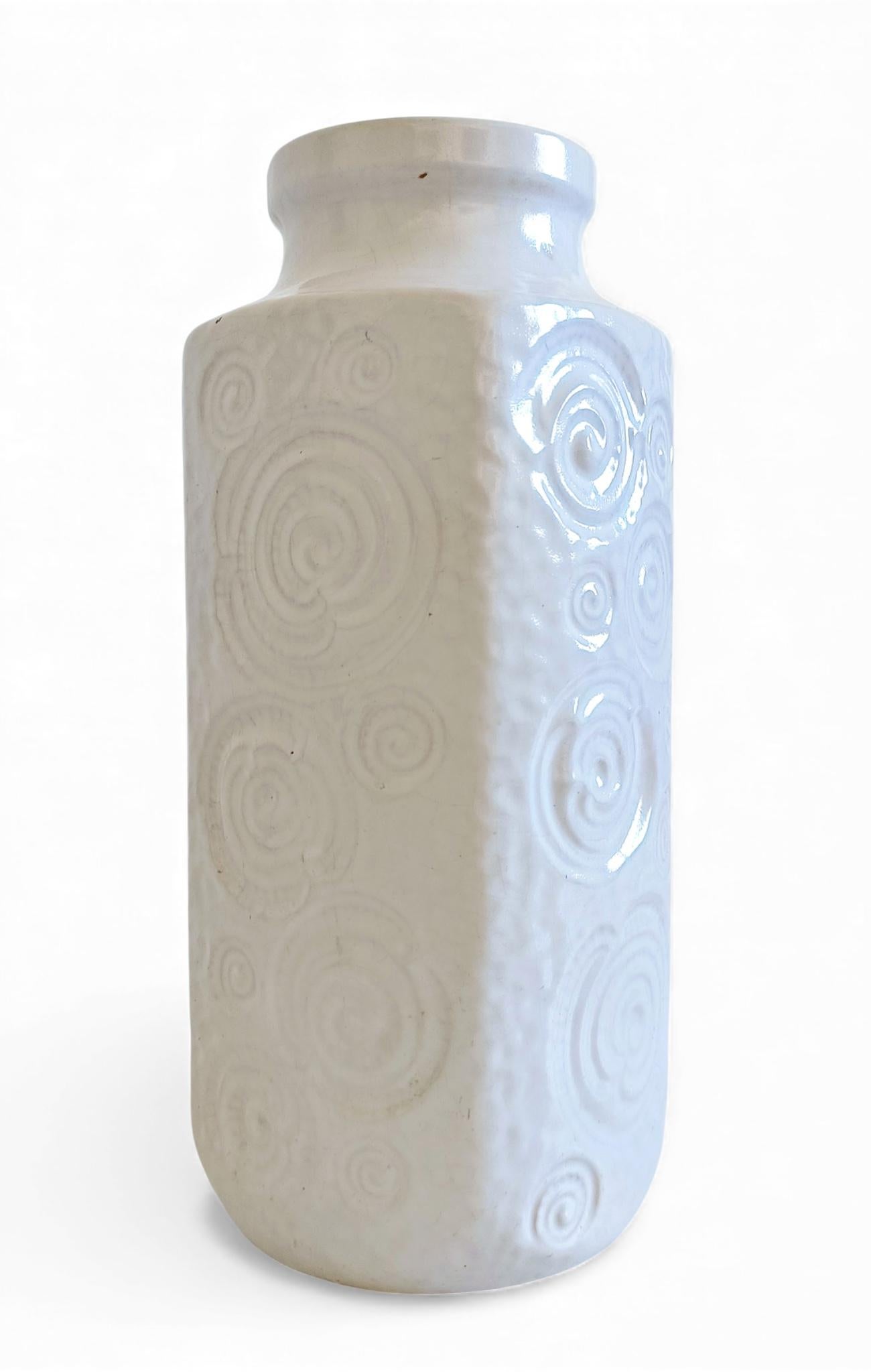 Vase à glaçure blanche en céramique de l'Allemagne de l'Ouest du milieu du siècle dernier par Scheurich, années 1960 en vente 2