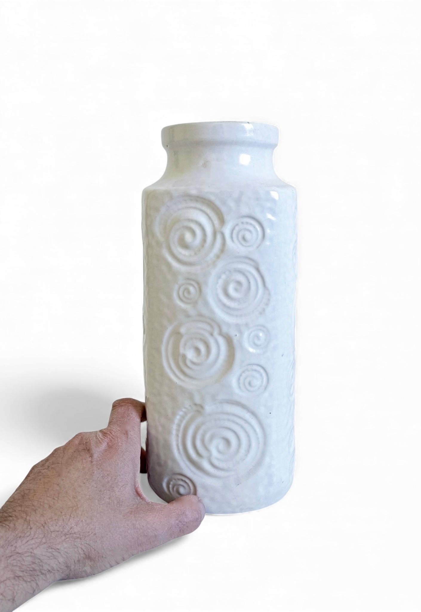 Vase à glaçure blanche en céramique de l'Allemagne de l'Ouest du milieu du siècle dernier par Scheurich, années 1960 en vente 6
