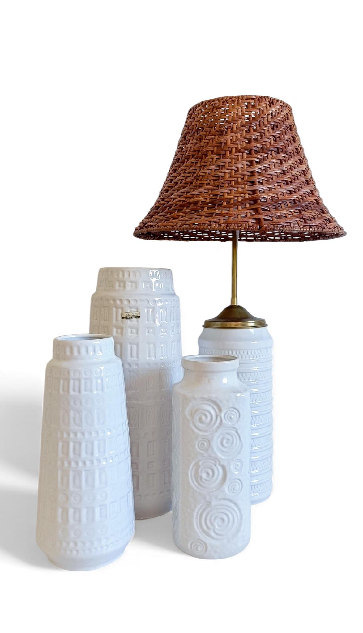 Vase à glaçure blanche en céramique de l'Allemagne de l'Ouest du milieu du siècle dernier par Scheurich, années 1960 en vente 10