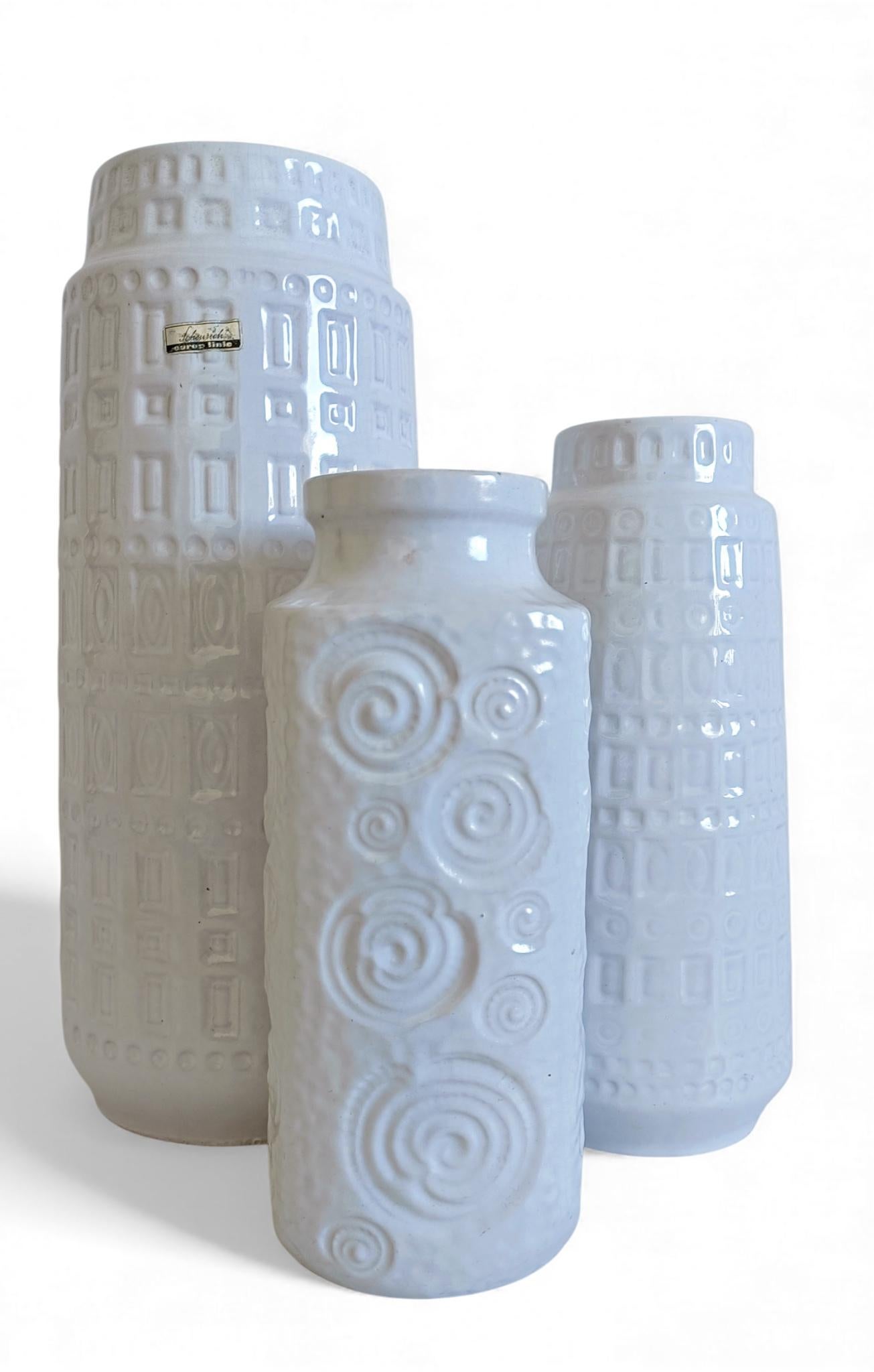 Vase à glaçure blanche en céramique de l'Allemagne de l'Ouest du milieu du siècle dernier par Scheurich, années 1960 en vente 11