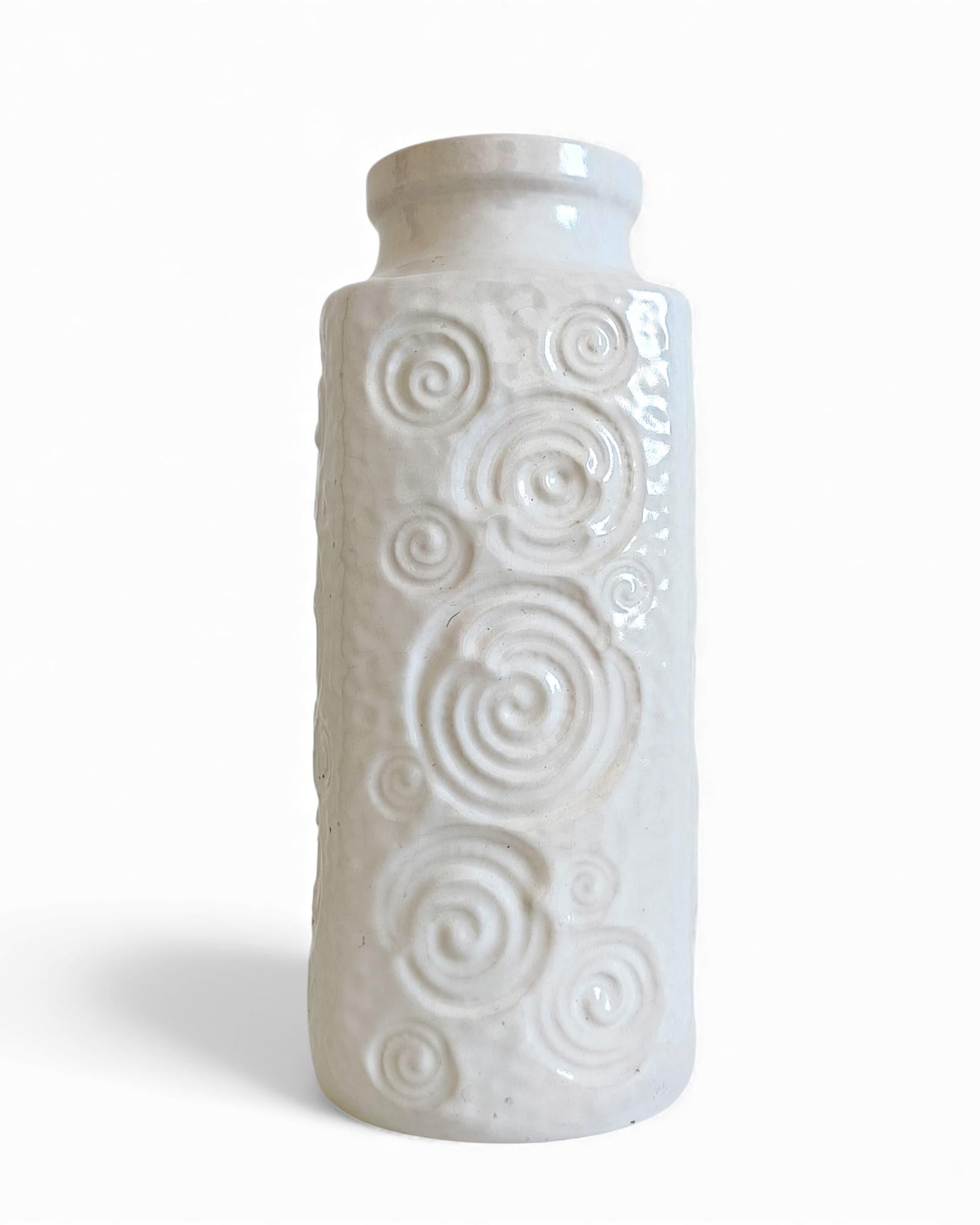 Vase à glaçure blanche en céramique de l'Allemagne de l'Ouest du milieu du siècle dernier par Scheurich, années 1960 Excellent état - En vente à Valencia, VC