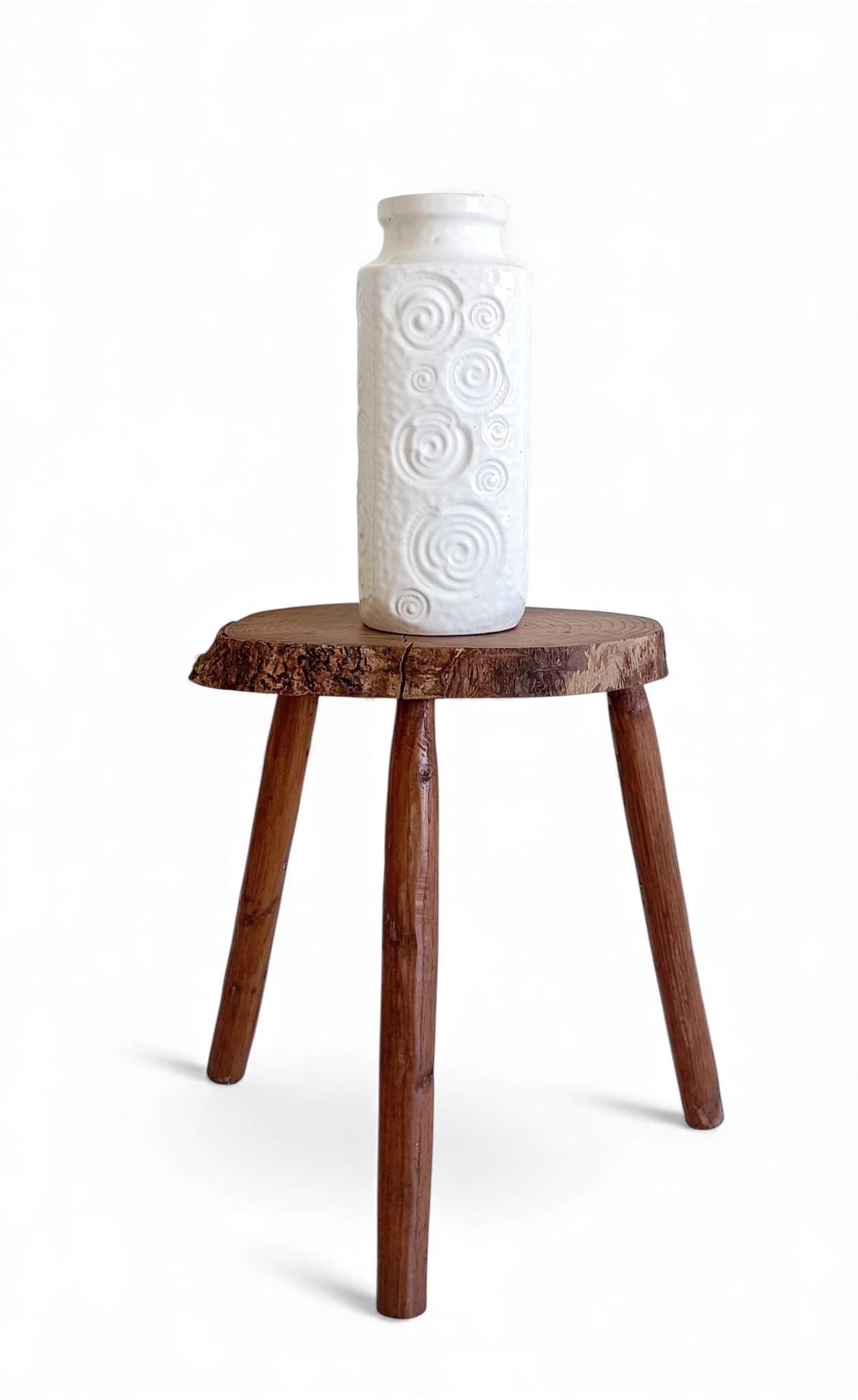 Milieu du XXe siècle Vase à glaçure blanche en céramique de l'Allemagne de l'Ouest du milieu du siècle dernier par Scheurich, années 1960 en vente