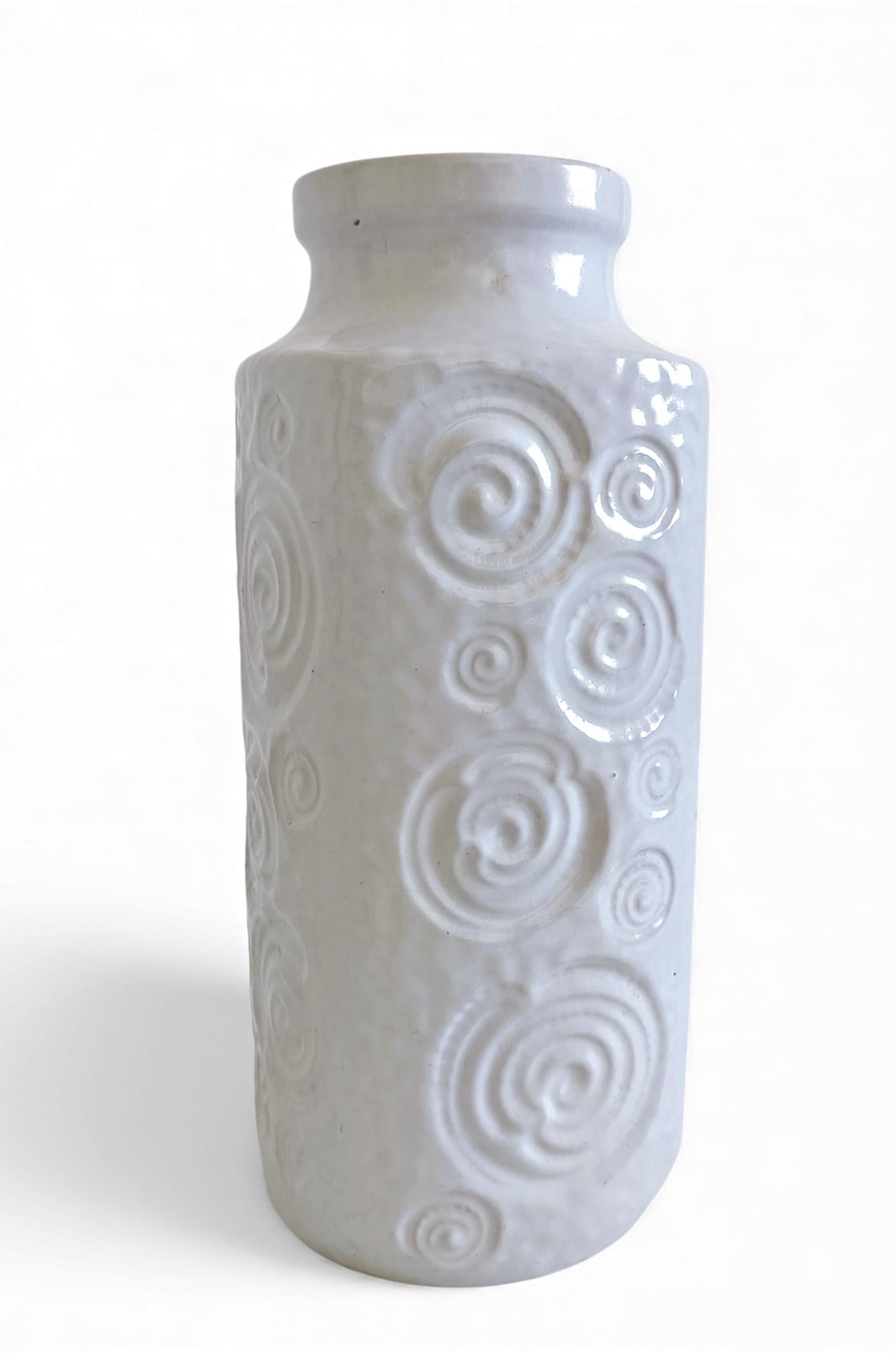 Vase à glaçure blanche en céramique de l'Allemagne de l'Ouest du milieu du siècle dernier par Scheurich, années 1960 en vente 1