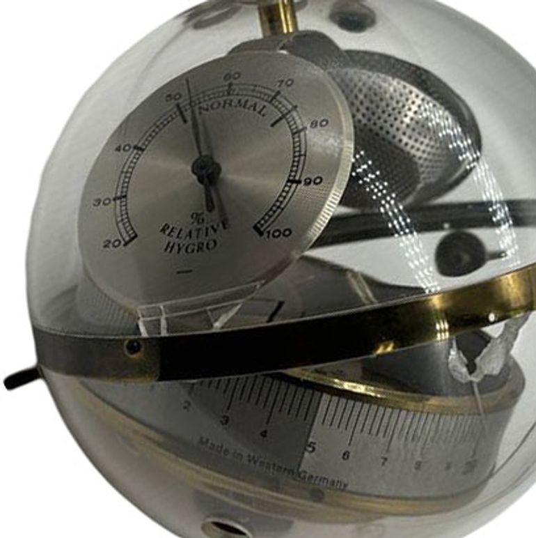Laiton Station météo du milieu du siècle en Allemagne de l'Ouest par Relative Hygrometer en vente