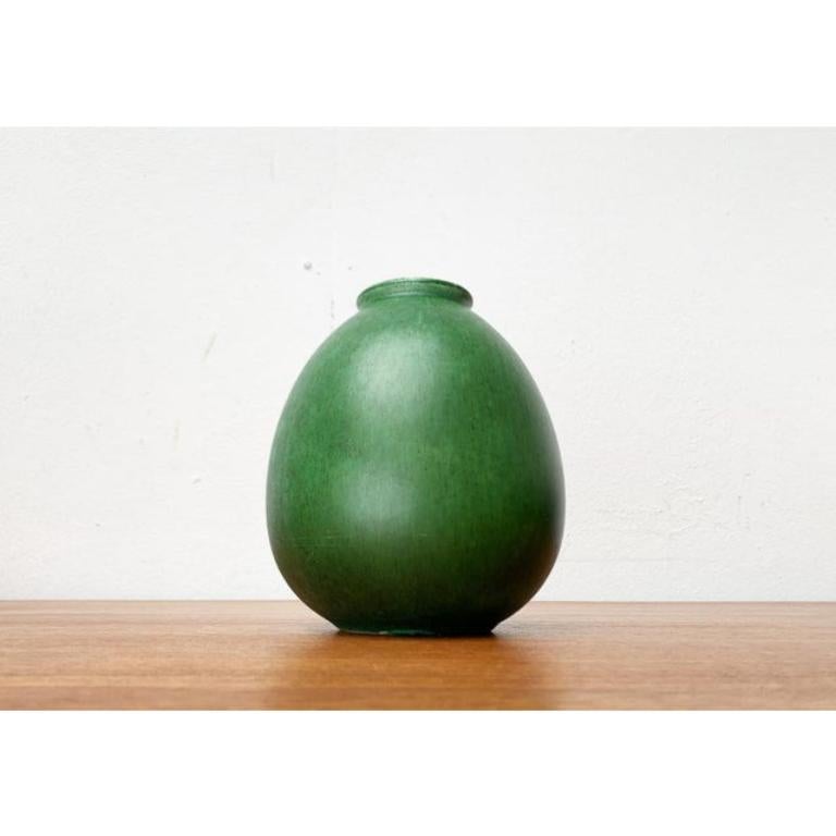 Vaso in ceramica West German Pottery di metà secolo, Bay, anni '60, in condizioni di restauro. Progettato tra il 1960 e il 1969 Questo pezzo ha un marchio di attribuzione.

Informazioni aggiuntive:
Materiali: Ceramica
Colore: verde
Stili: Moderno,