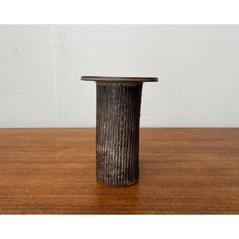 Mitte des Jahrhunderts Westdeutsche Keramik WGP Brutalist Vase von Silberdistel, 1960er Jahre, in sehr gutem Zustand. Entworfen 1960 bis 1969 offizieller Echtheitsnachweis wie Vintage-Kataloge, Designer-Aufzeichnungen oder andere