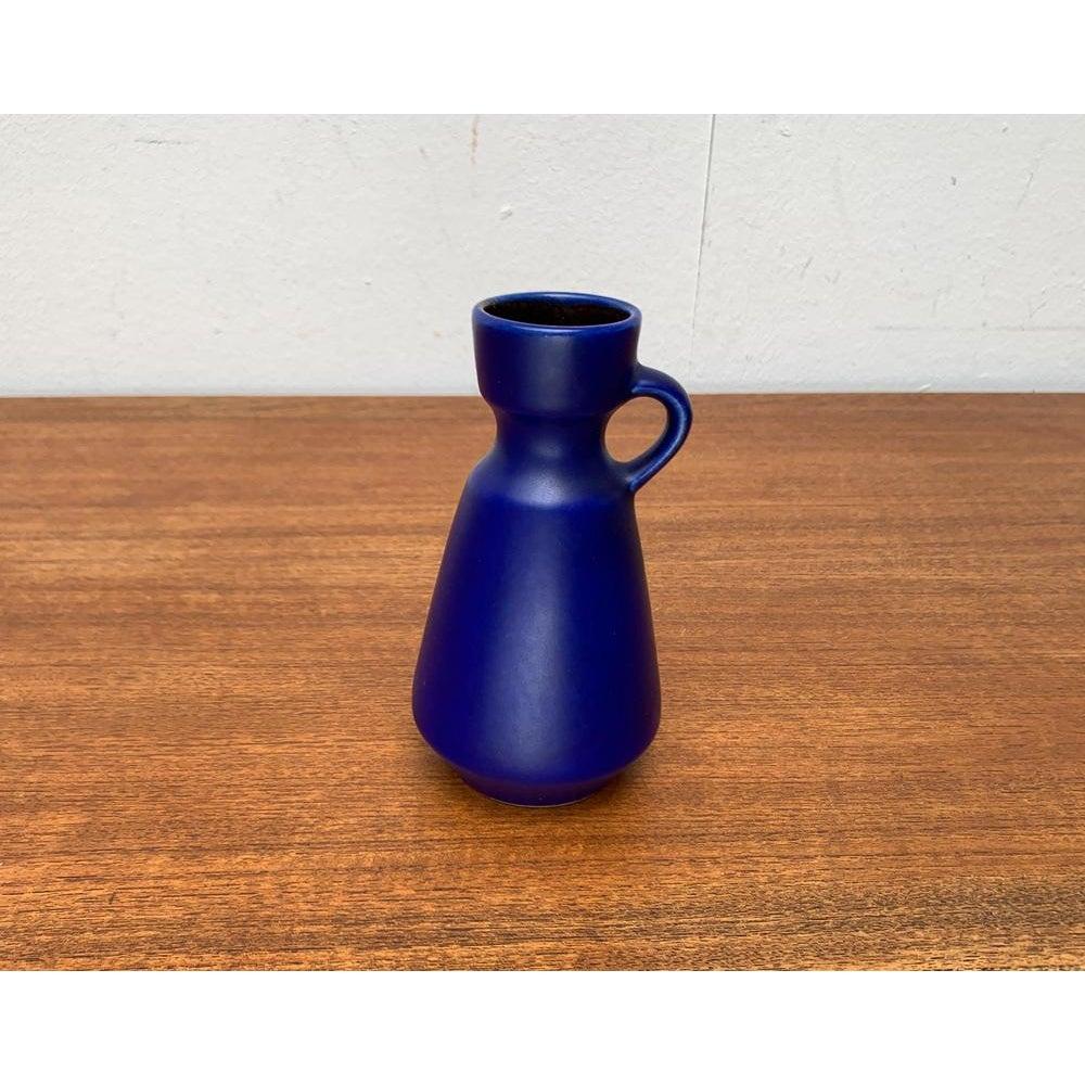 Vaso a caraffa WGP di Dümler & Breiden, anni '60, in ottime condizioni. Disegnato dal 1960 al 1969 Prove ufficiali di autenticità come cataloghi d'epoca, dischi di design.

Informazioni aggiuntive:
Materiali: Ceramica
Colore: blu
Stili: Medioevo