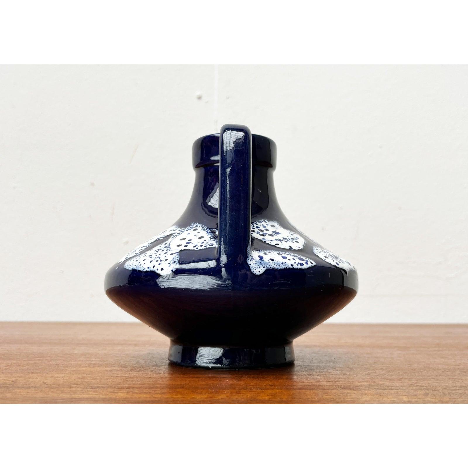 Vaso a caraffa WGP di Stein Keramik, anni '60, in ottime condizioni. Progettato tra il 1960 e il 1969 Questo pezzo ha un marchio di attribuzione.

Informazioni aggiuntive:
Materiali: Ceramica
Colore: blu
Stili: Medioevo Moderno
Paese di origine: