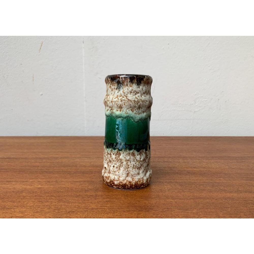 Vaso WGP Fat Lava di Jopeko, metà secolo, West German Pottery, anni '60, in ottime condizioni. Progettato tra il 1960 e il 1969 Questo pezzo ha un marchio di attribuzione.

Informazioni aggiuntive:
Materiali: Ceramica
Colore: marrone
Stili: Medioevo