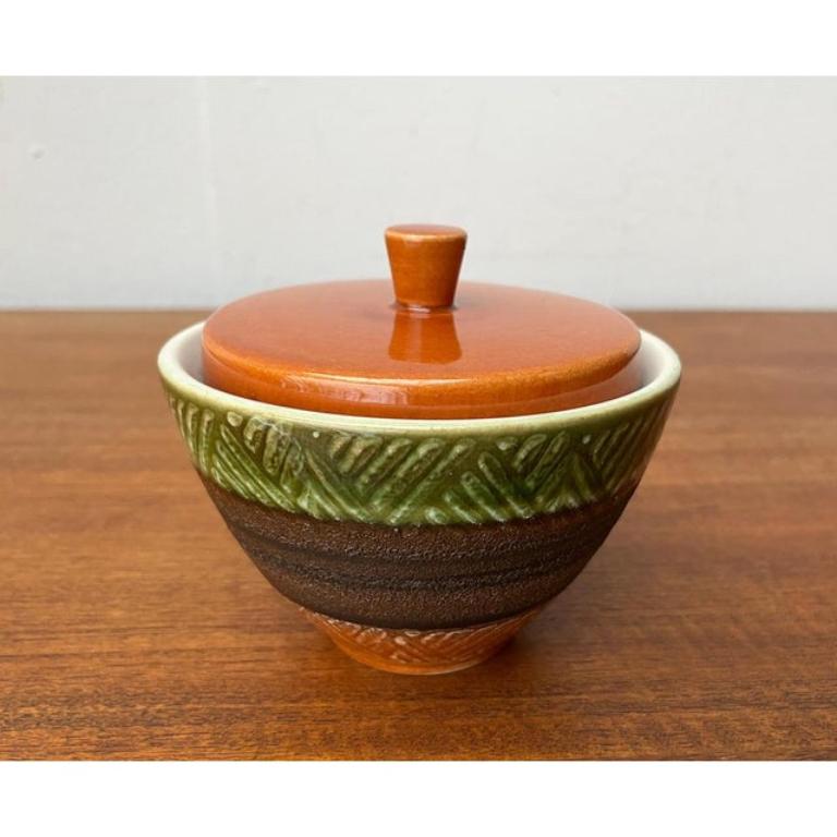 XX secolo Ciotola con vaso WGP in West German Pottery di metà secolo con coperchio, anni '60 in vendita