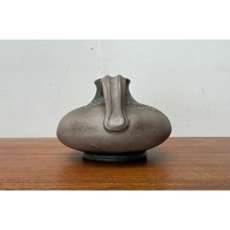 Vaso a brocca WGP di West German Pottery di metà secolo, anni '60, in ottime condizioni. Progettato dal 1960 al 1969.

Informazioni aggiuntive:
Materiali: Ceramica
Stile: Medioevo Moderno
Paese di origine: Germania
Colore: verde
Tipo di articolo: