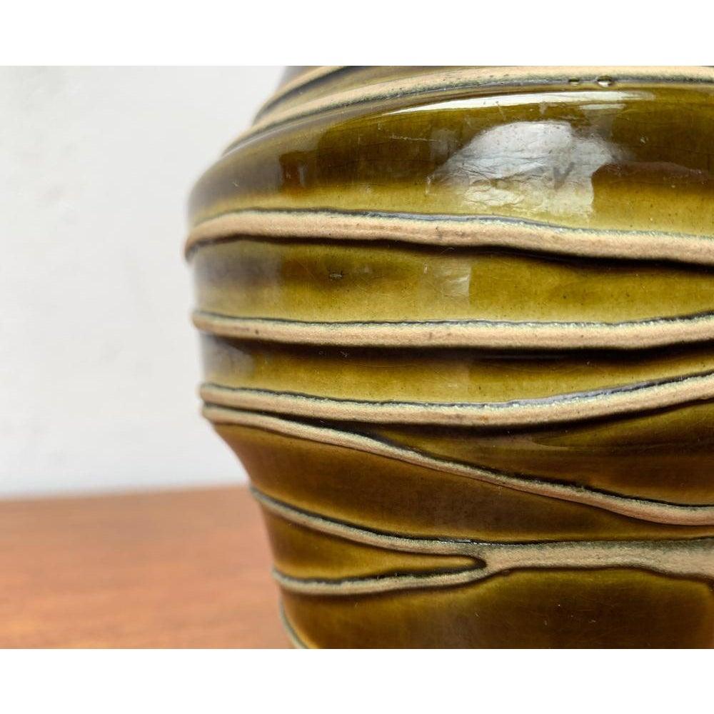 Vaso WGP di Ilkra Edelkeramik, anni '60, in ottime condizioni. Progettato dal 1960 al 1969 prove ufficiali di autenticità come cataloghi d'epoca, dischi di design.

Informazioni aggiuntive:
Materiali: Ceramica
Colore: Beige
Stili: Moderno,