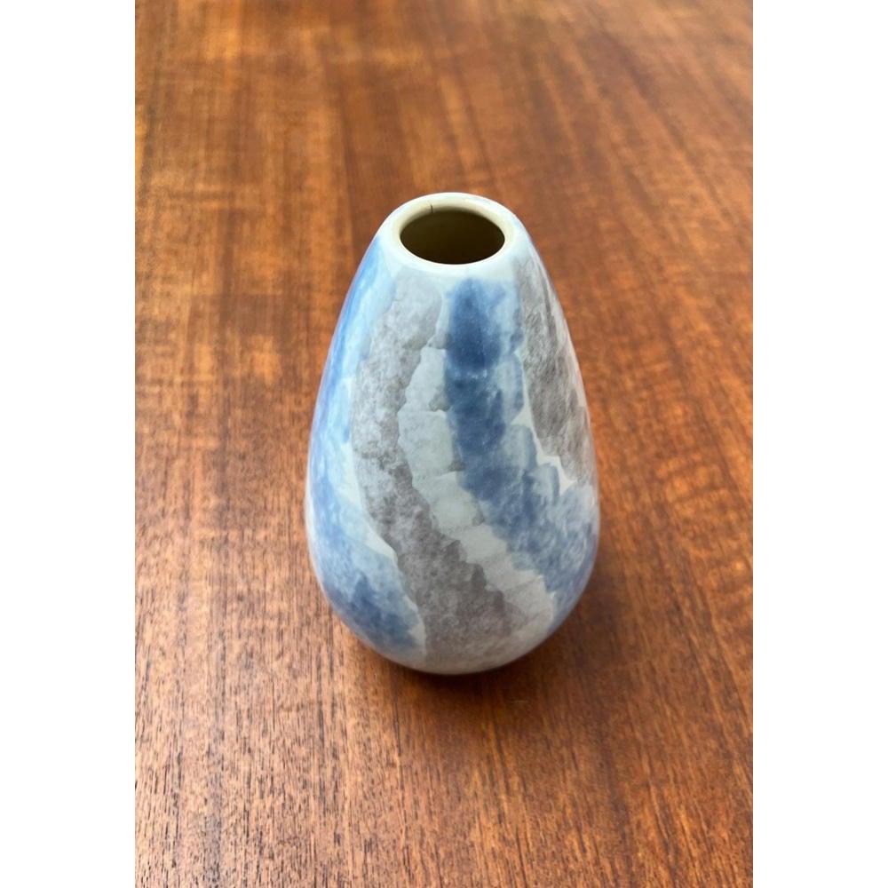 Vaso WGP in West German Pottery di Ruscha, 1960, in ottime condizioni. Progettato dal 1960 al 1969 prove ufficiali di autenticità come cataloghi d'epoca, dischi di design.

Informazioni aggiuntive:
Materiali: Ceramica
Colore: blu
Stili: Medioevo