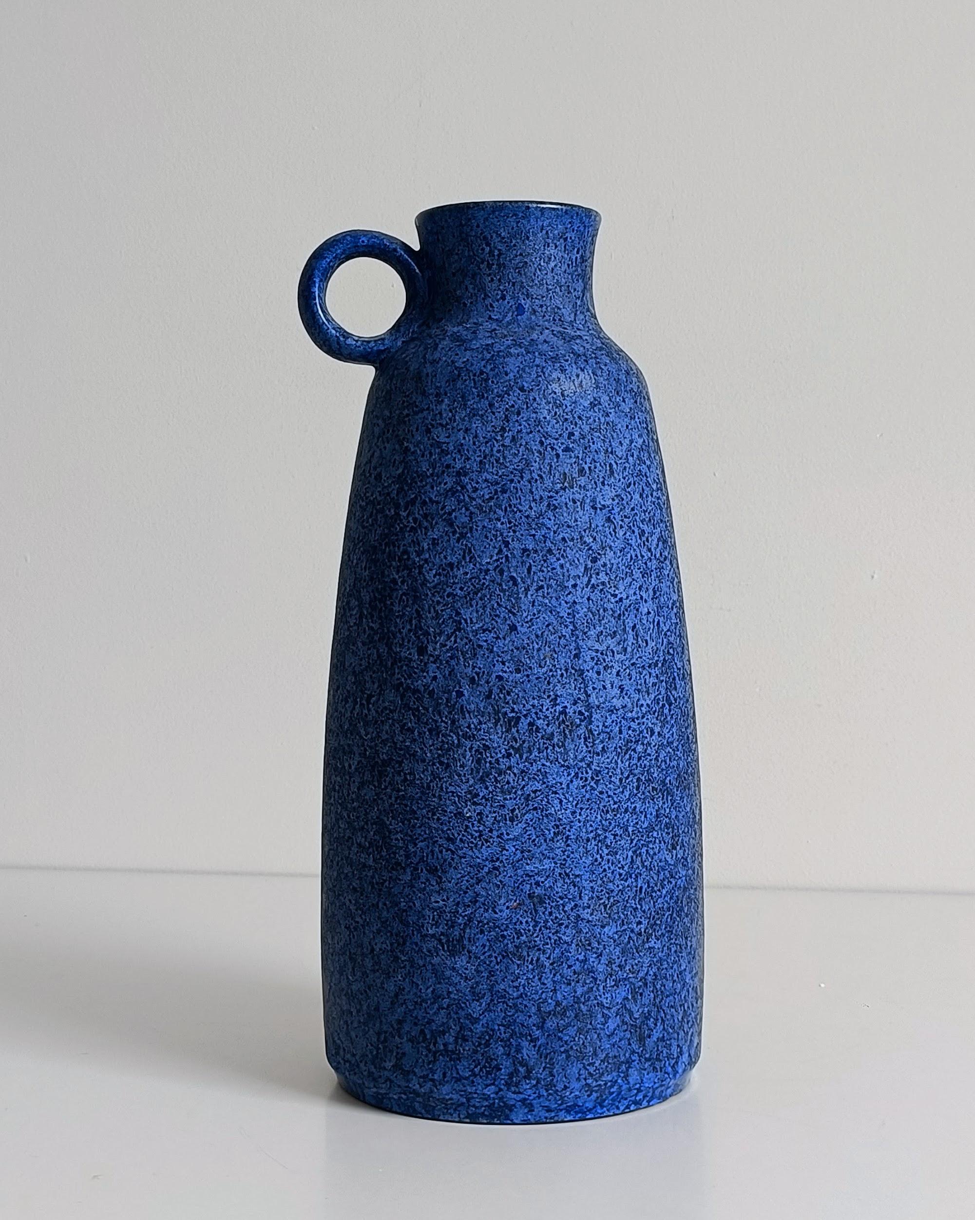 Blaue Keramikvase mit Henkel von Ceramano, signiert, ca. 1960er Jahre im Angebot 3