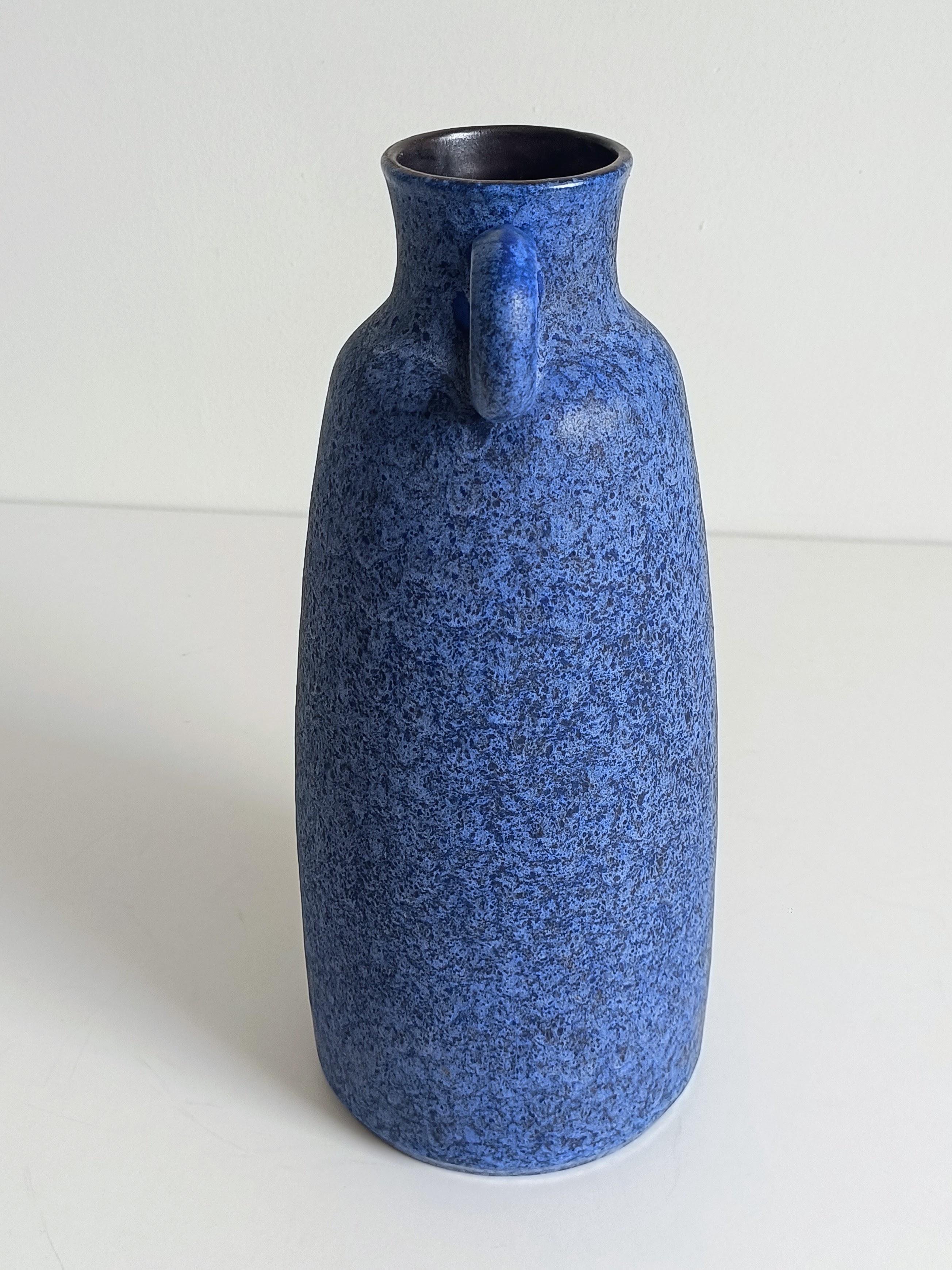 Blaue Keramikvase mit Henkel von Ceramano, signiert, ca. 1960er Jahre im Angebot 7