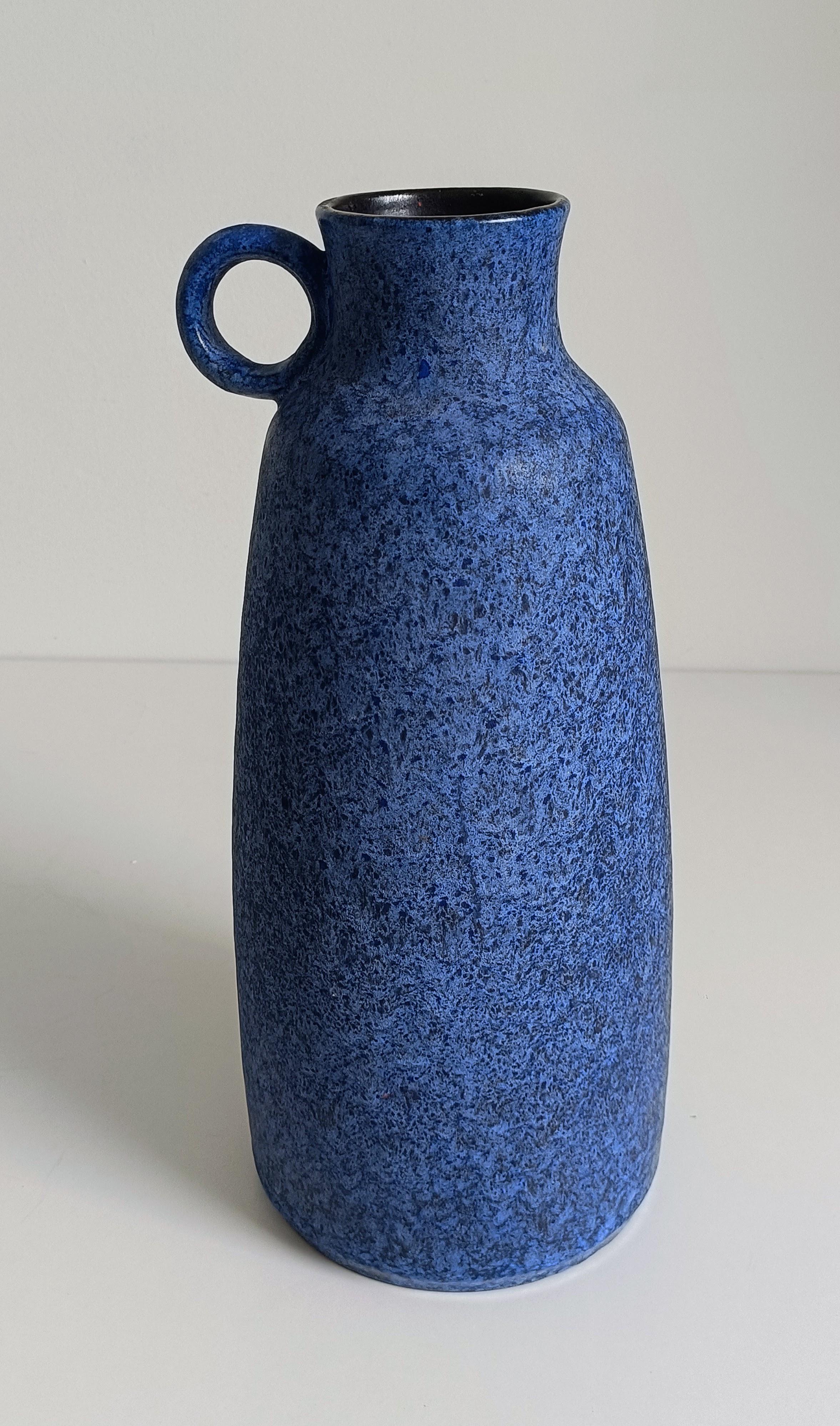 Blaue Keramikvase mit Henkel von Ceramano, signiert, ca. 1960er Jahre im Zustand „Hervorragend“ im Angebot in Valencia, VC