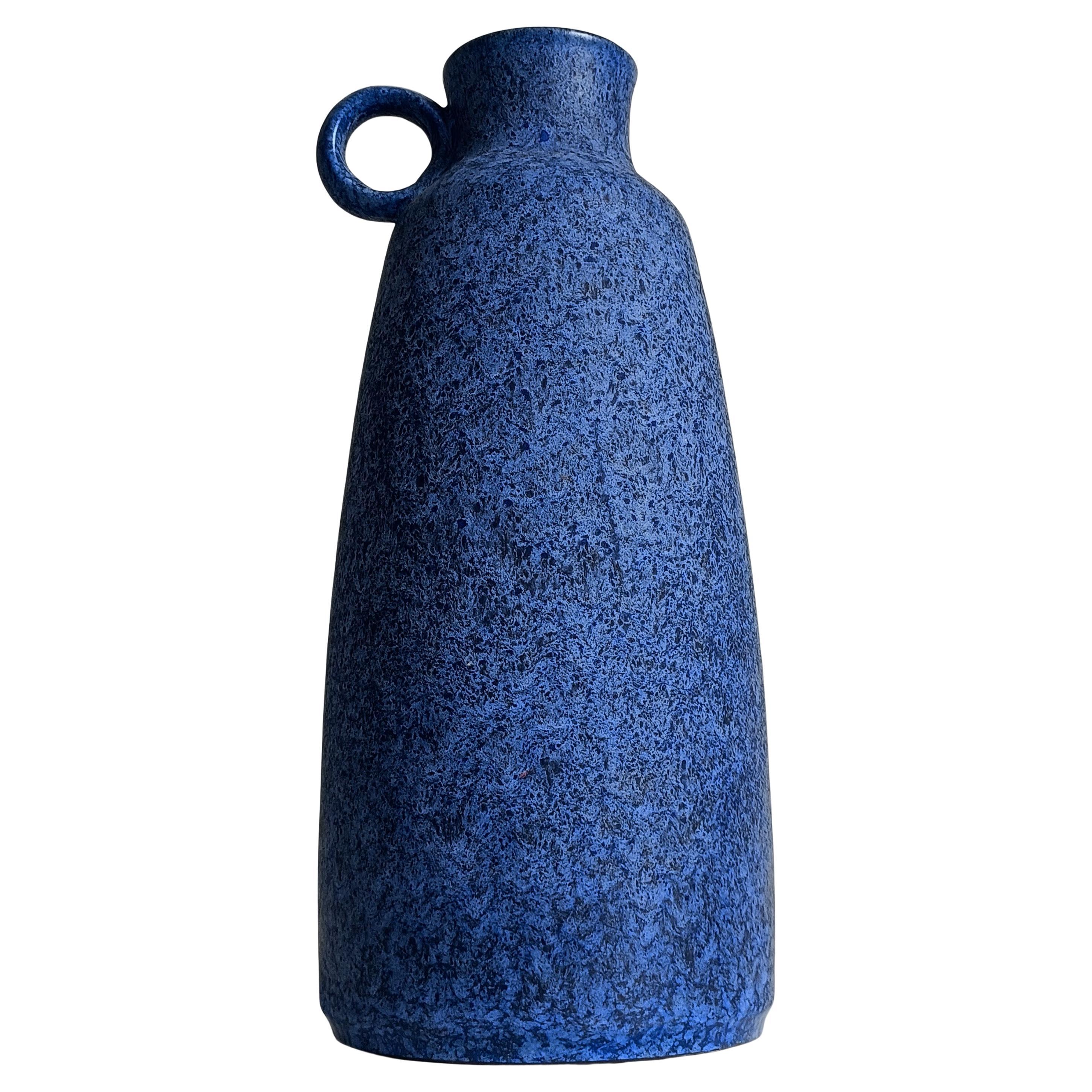 Blaue Keramikvase mit Henkel von Ceramano, signiert, ca. 1960er Jahre im Angebot