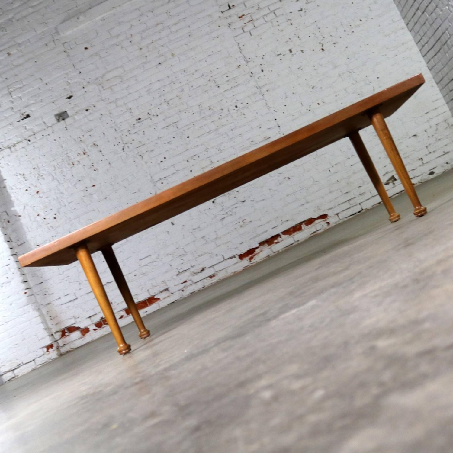 Handsome plank coffee table with wonderful bow tie detail on its top. It is made in the style of the midcentury western furniture maker Brandt Ranch Oak and in fabulous vintage condition, circa 1950s-1960s.

How great is this interesting