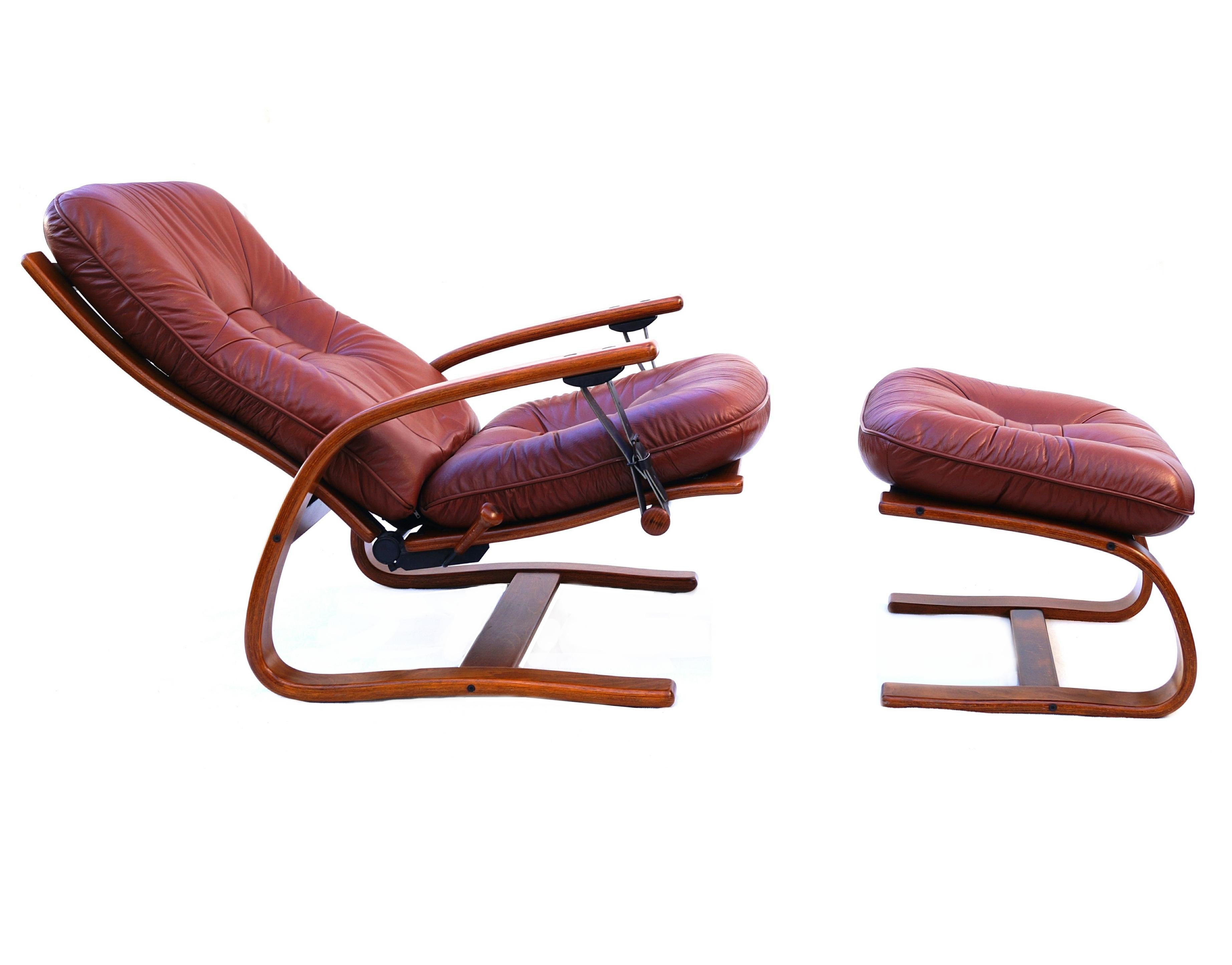 Westnofa leather reclining lounge chair and ottoman by Ingmar Relling. The ottoman measures 23
