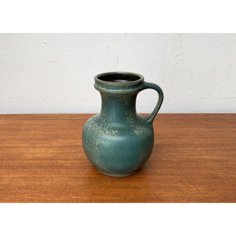 Vaso a caraffa di metà secolo WGP West German Pottery di Steuler, anni '60, in ottime condizioni. Disegnato dal 1960 al 1969 Prove ufficiali di autenticità come cataloghi d'epoca, dischi di design.

Informazioni aggiuntive:
Materiali: