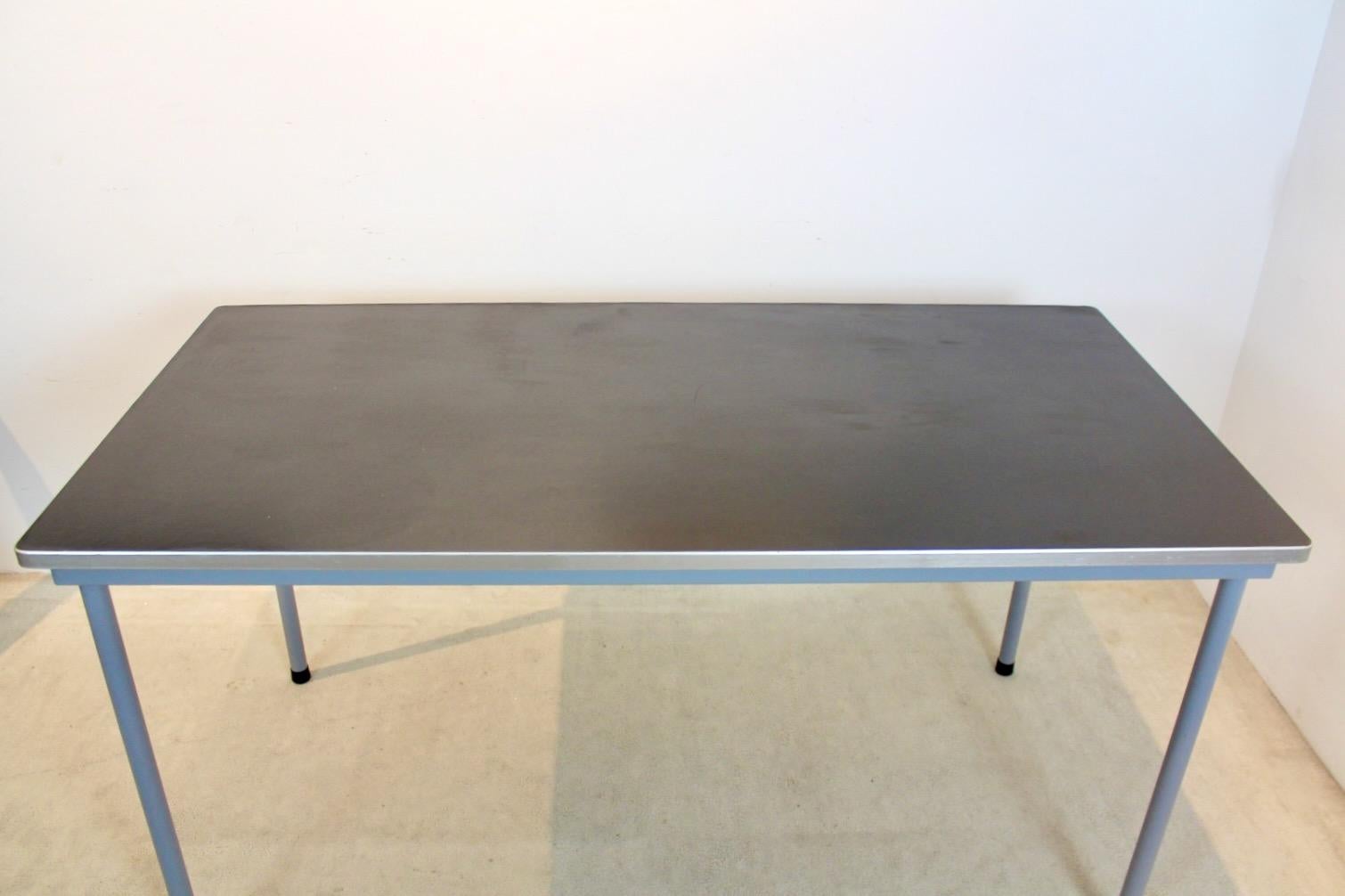 A quintessential example of Dutch functionalist design, this (marked) dining table or desk table by Gispen for Delft Technical University embodies the refined simplicity and durability characteristic of postwar modernism.
A rectangular table with a