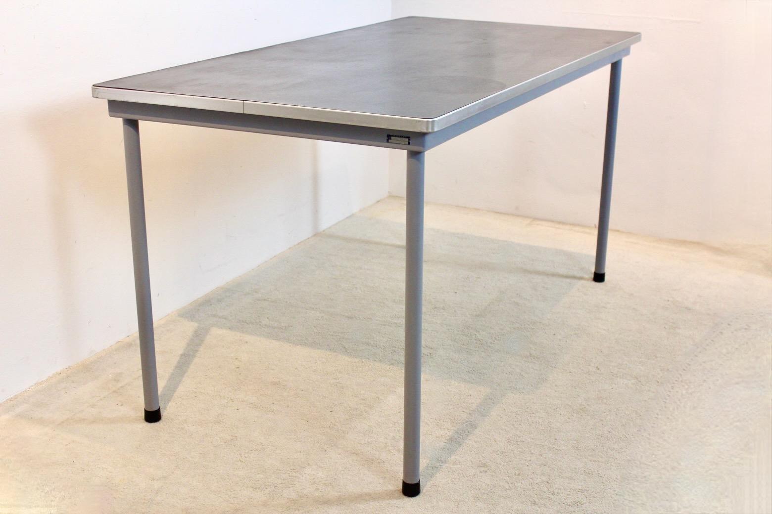 Mid-Century W.H. Gispen ‘TH Delft’ Dining Table or Desk Table, The Netherlands In Good Condition For Sale In Voorburg, NL