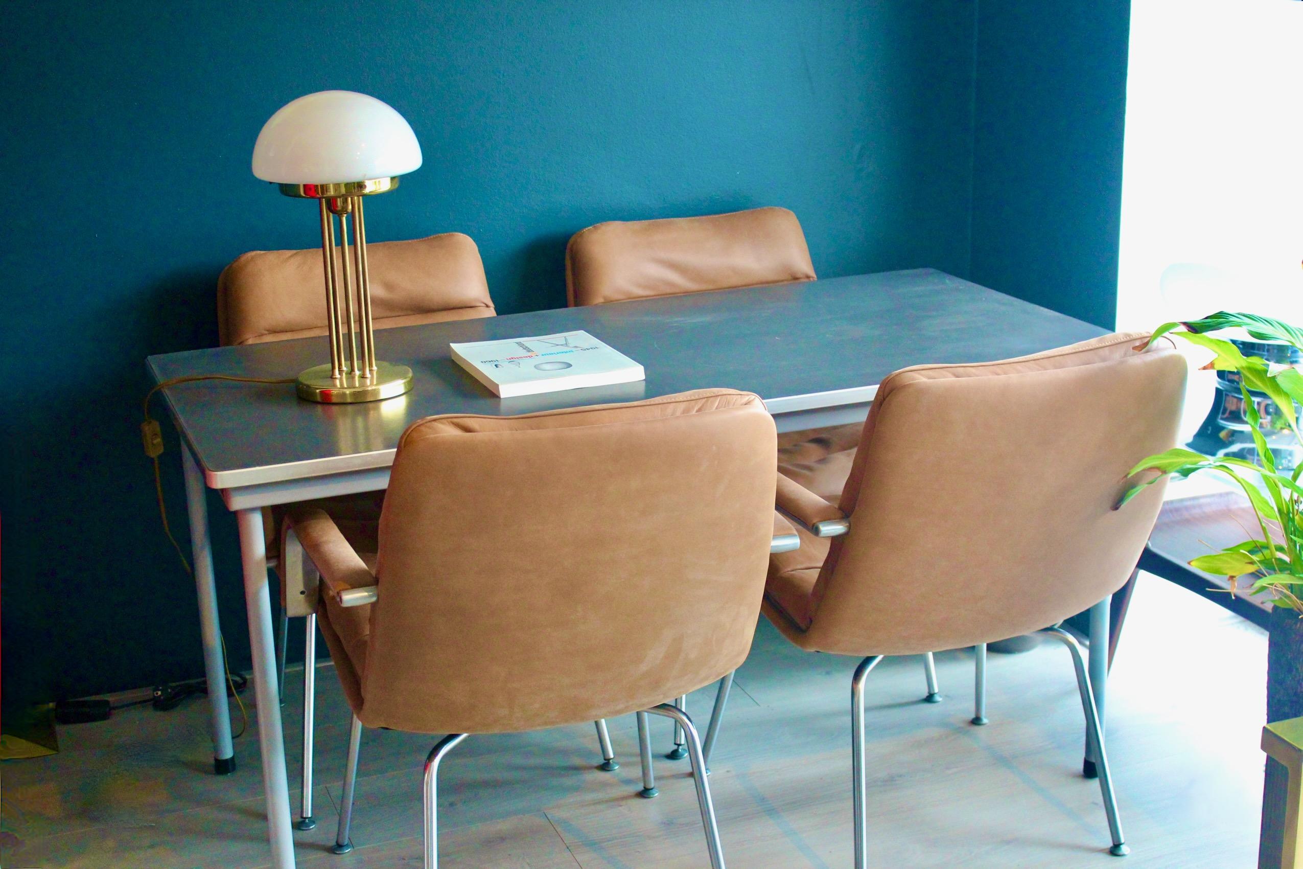 Mediados de siglo W.H. Mesa de comedor o de escritorio Gispen 'TH Delft', Países Bajos en Bueno estado para la venta en Voorburg, NL