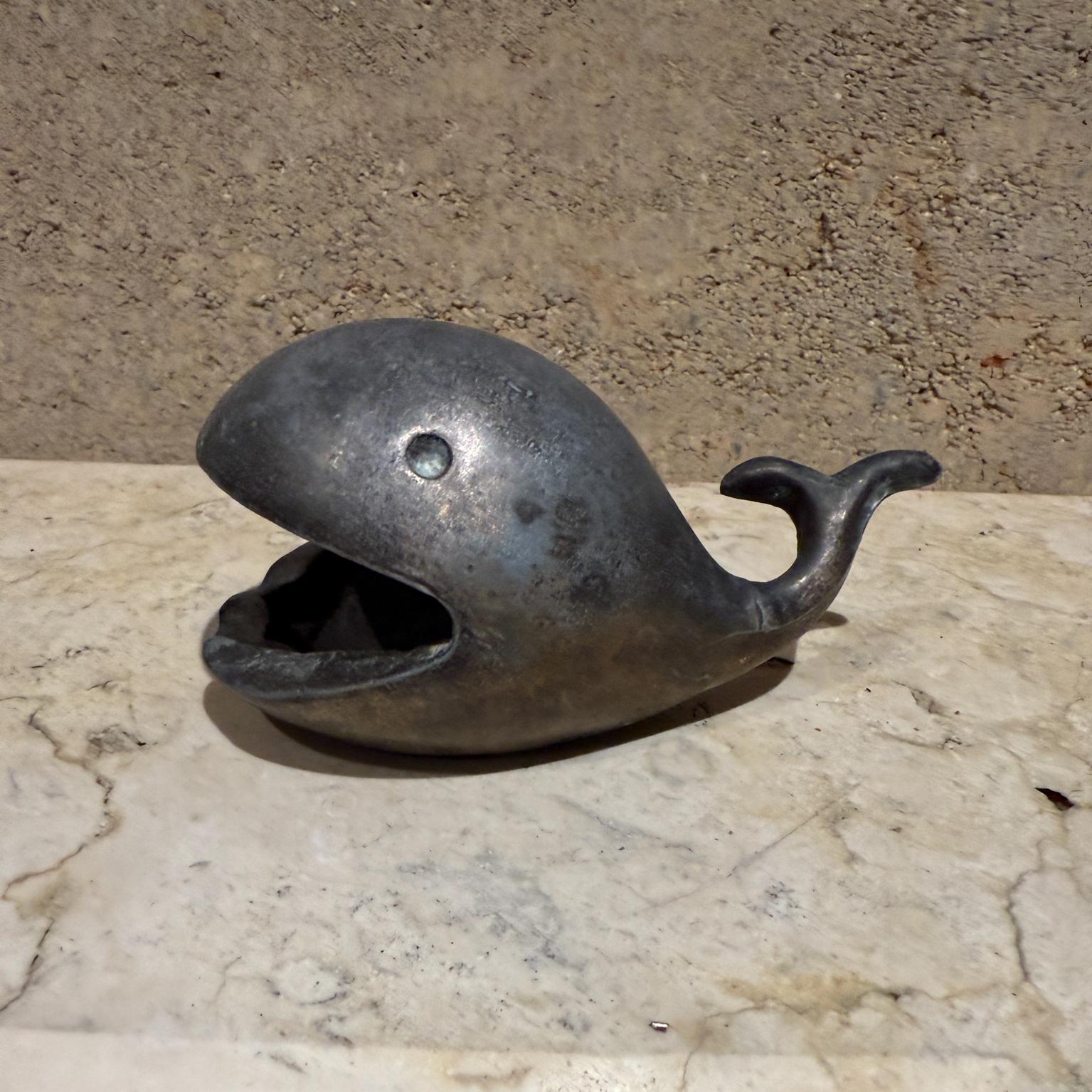 Mid Century Whale Ashtray Walter Bosse Carl Aubock Style- Robert Emig In Good Condition For Sale In Chula Vista, CA