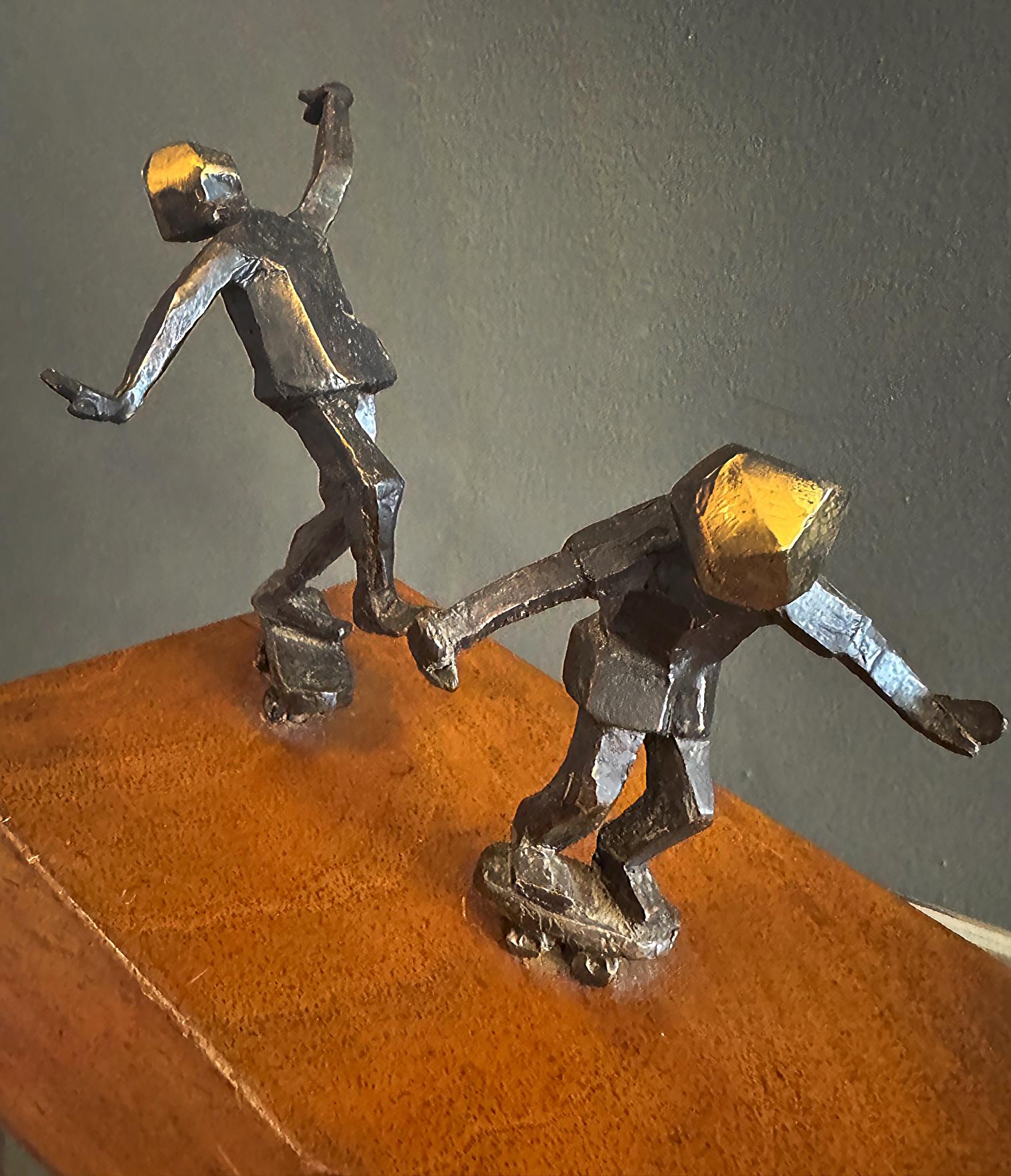 Escultura caprichosa de mediados de siglo en monopatín inclinado, figurativa en metal, madera Moderno de mediados de siglo en venta