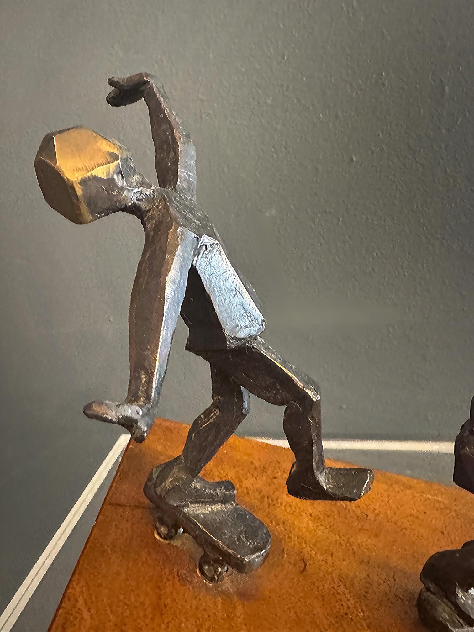 Escultura caprichosa de mediados de siglo en monopatín inclinado, figurativa en metal, madera en Bueno estado para la venta en Miami, FL