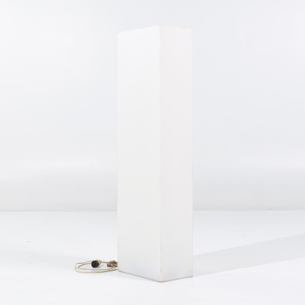 Mid-Century Modern Lampadaire en acrylique blanc du milieu du siècle en vente