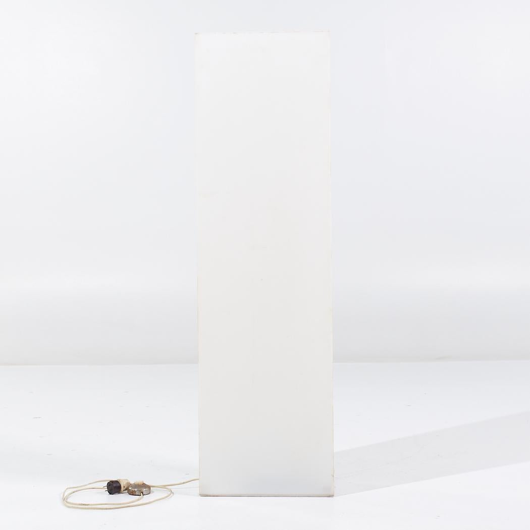 Lampadaire en acrylique blanc du milieu du siècle en vente 1