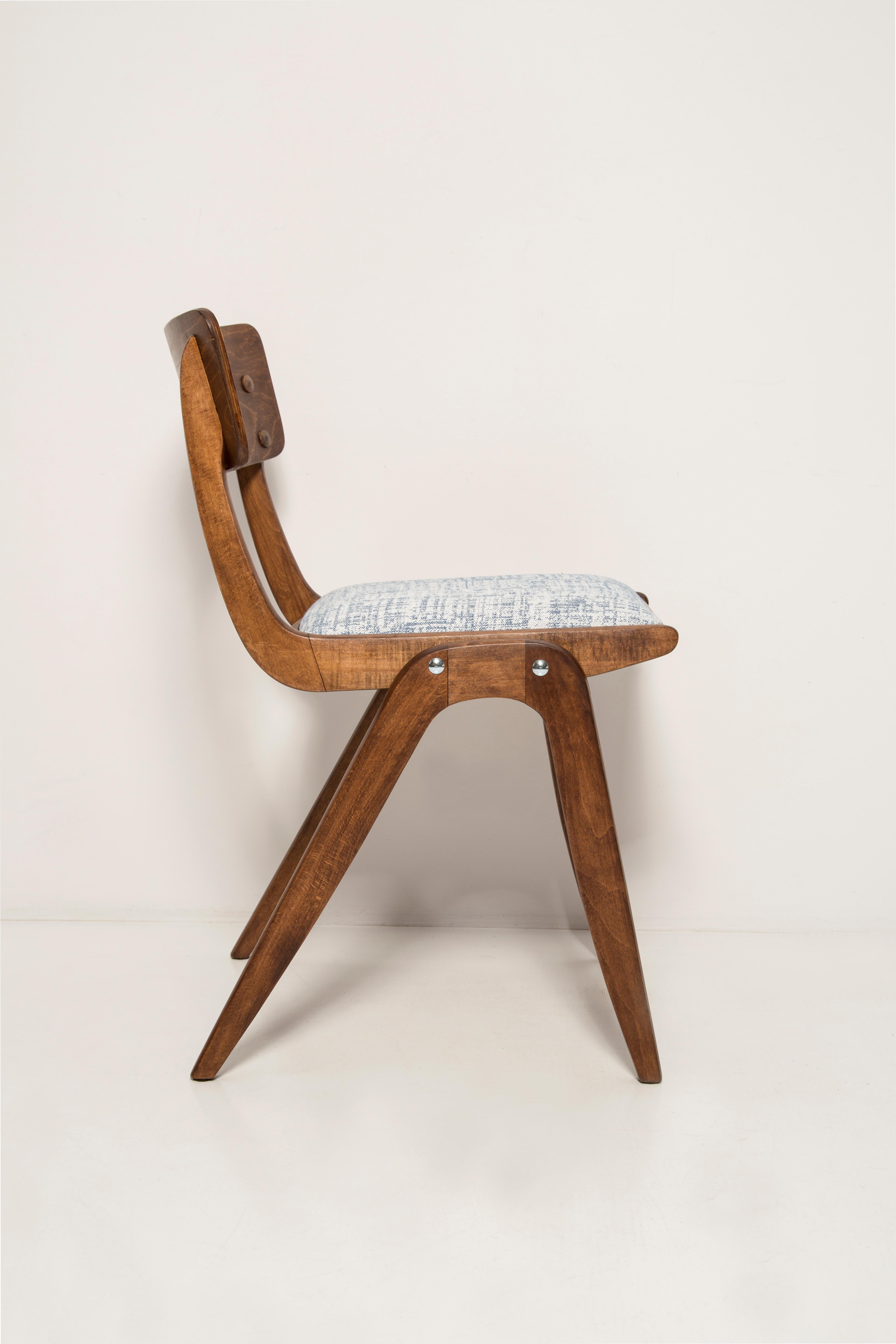 Midcentury White and Blue Linnen Boomerang Chair, Dark Wood, Poland, 1960s In Excellent Condition For Sale In 05-080 Hornowek, PL