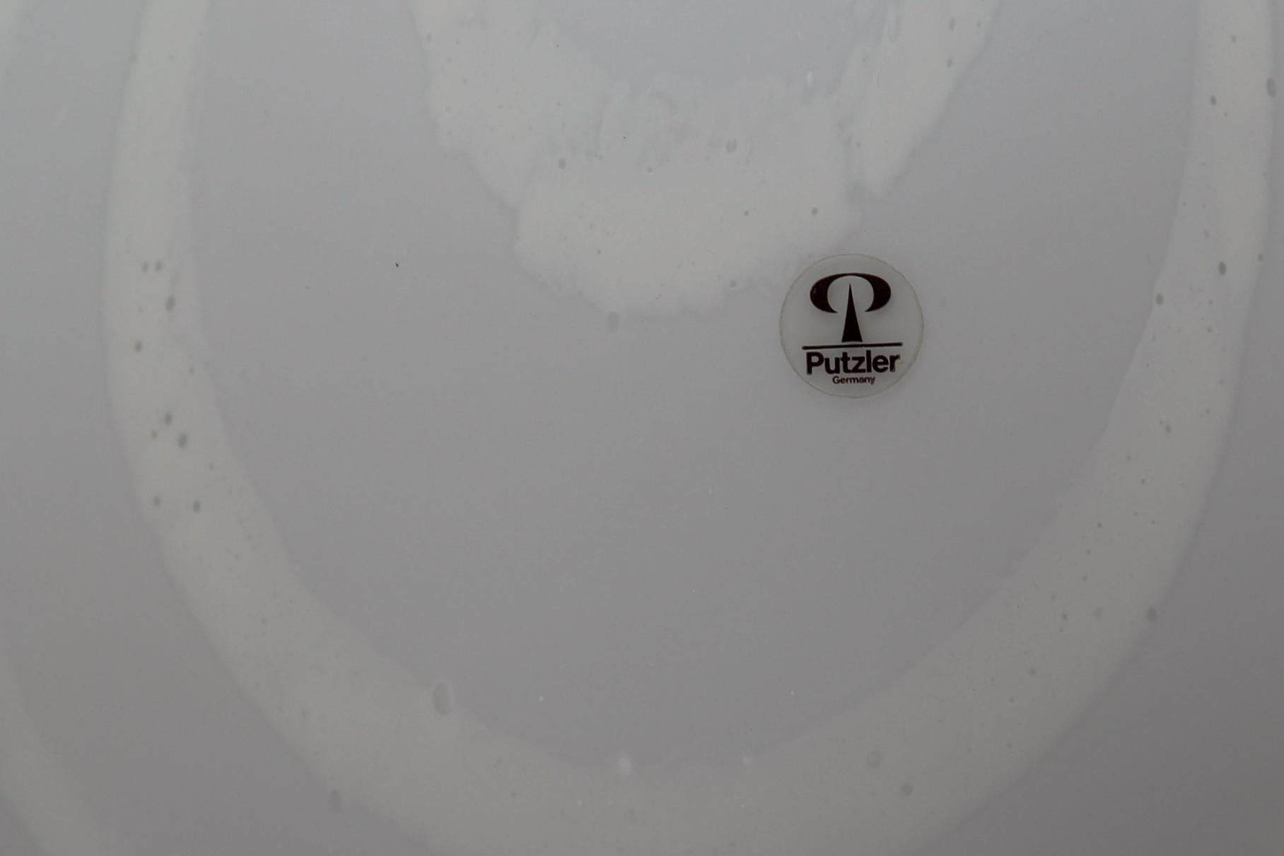 Lámpara Colgante Globo de Cristal Blanco y Color Crema de Mediados de Siglo by Peill & Putzler en venta 5