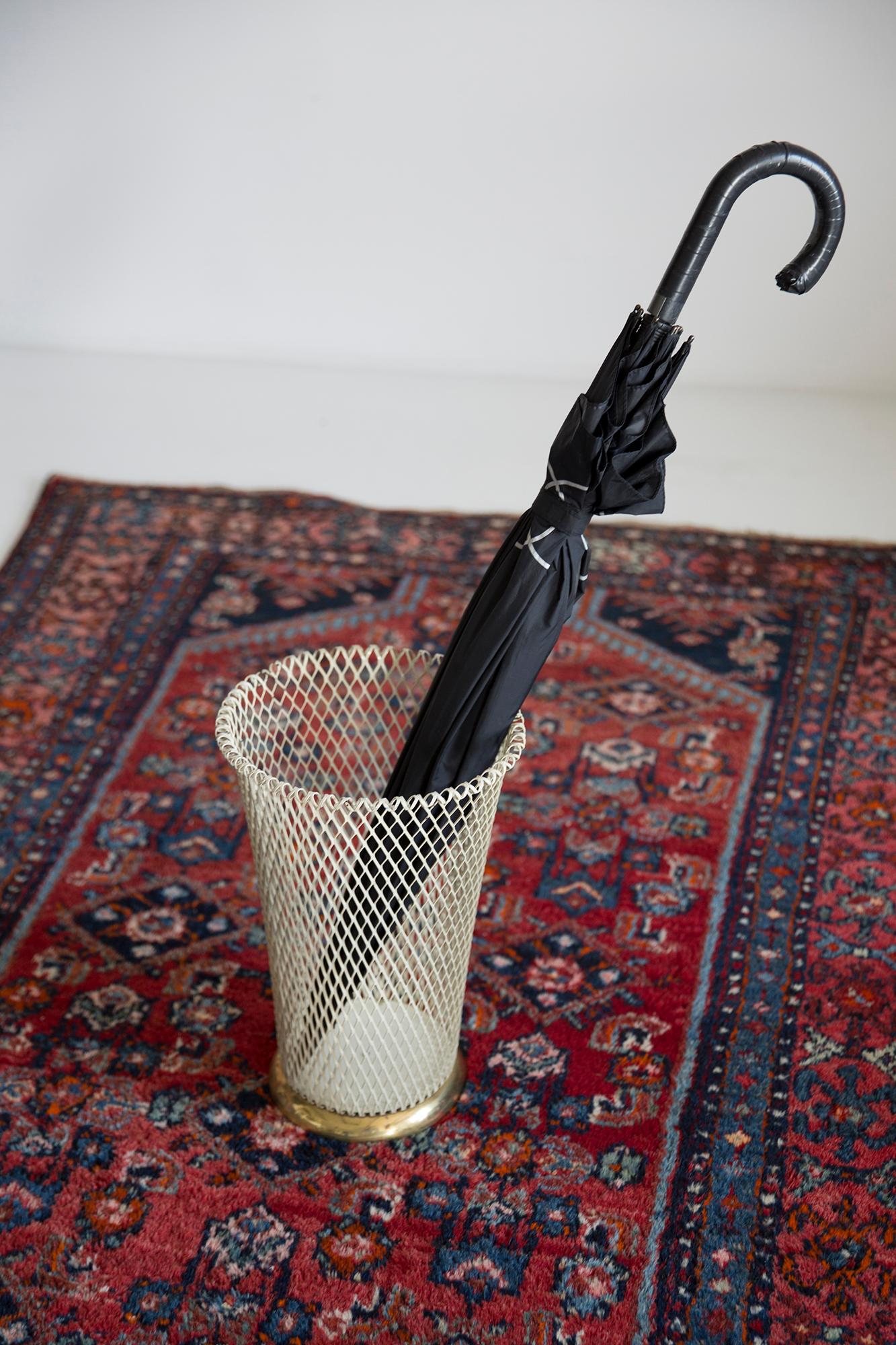 Stunning mid century white and gold Boho style umbrella stand / holder. Made in Florence, Italy, circa 1960. Very good original vintage condition. Only one unique piece.