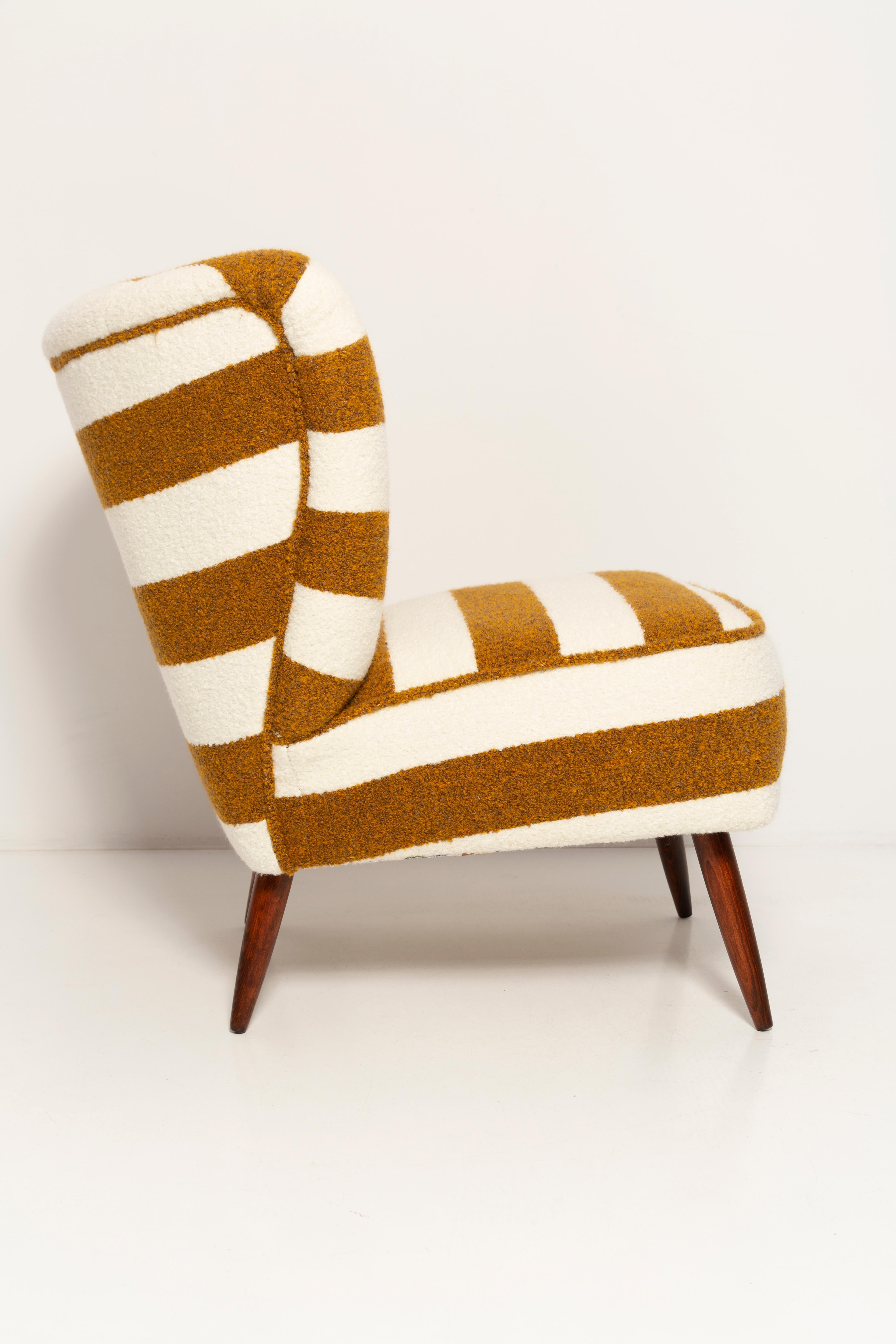 Mid Century White and Mustard Boucle Club Armchair, Europe, 1960s In Excellent Condition For Sale In 05-080 Hornowek, PL