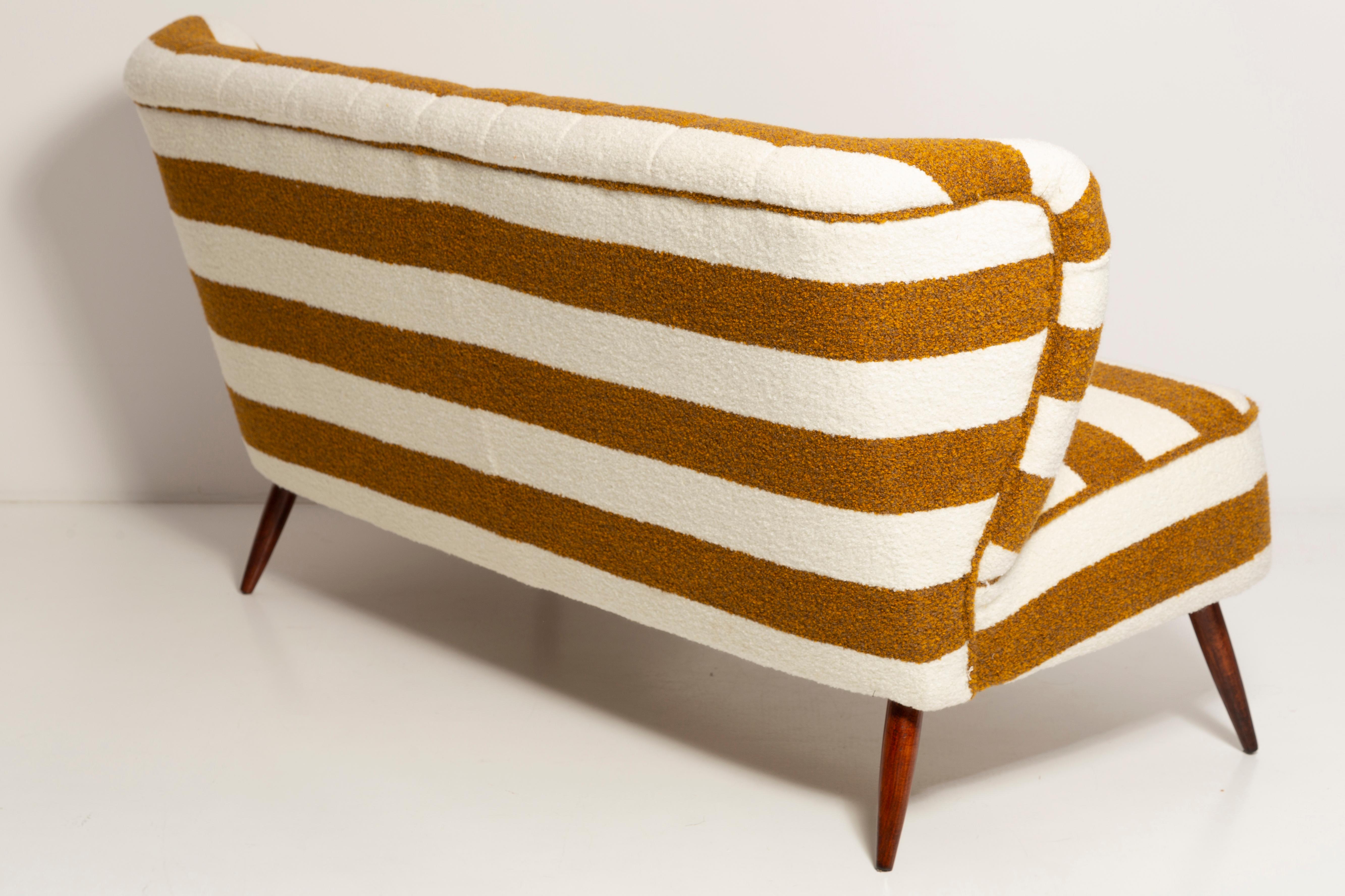 Mid Century White and Mustard Boucle Club Sofa, Europe, 1960s For Sale 1