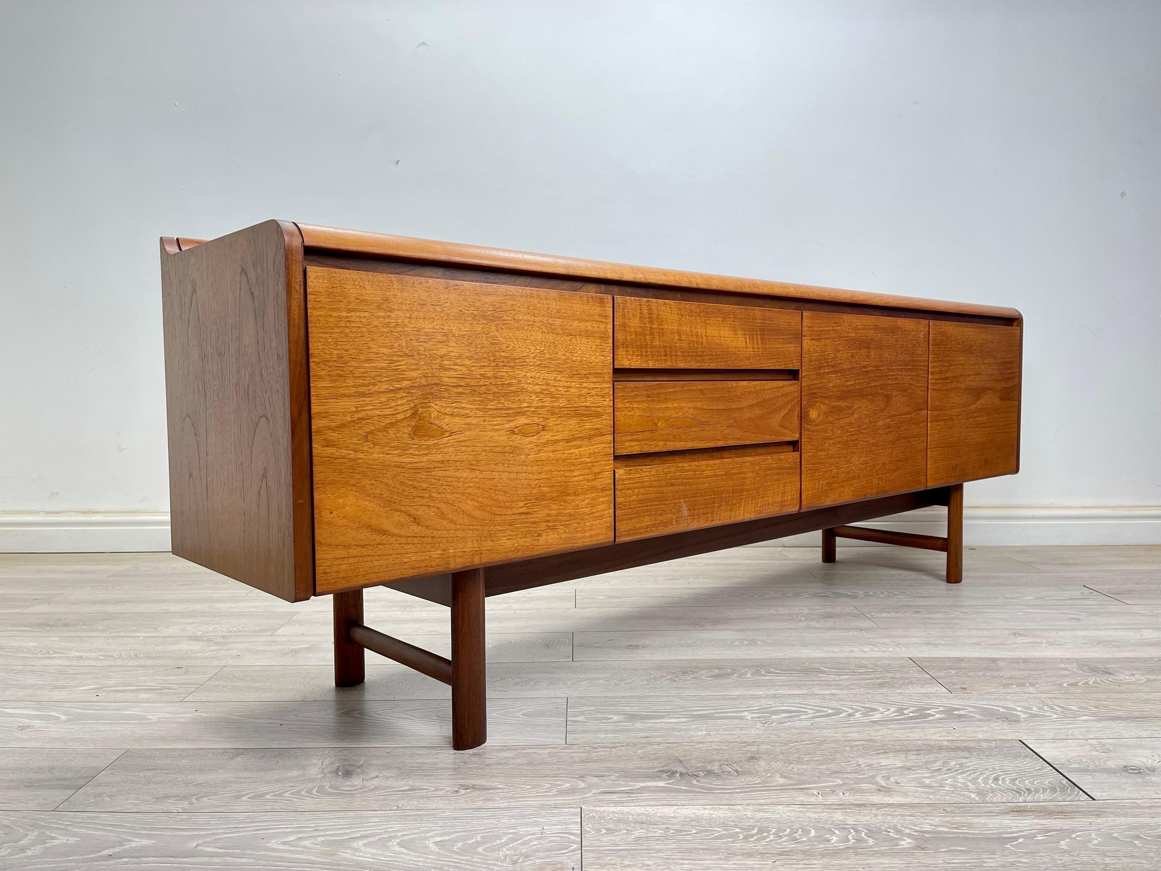 Midcentury White and Newton Teak Sideboard In Excellent Condition In Hull, GB
