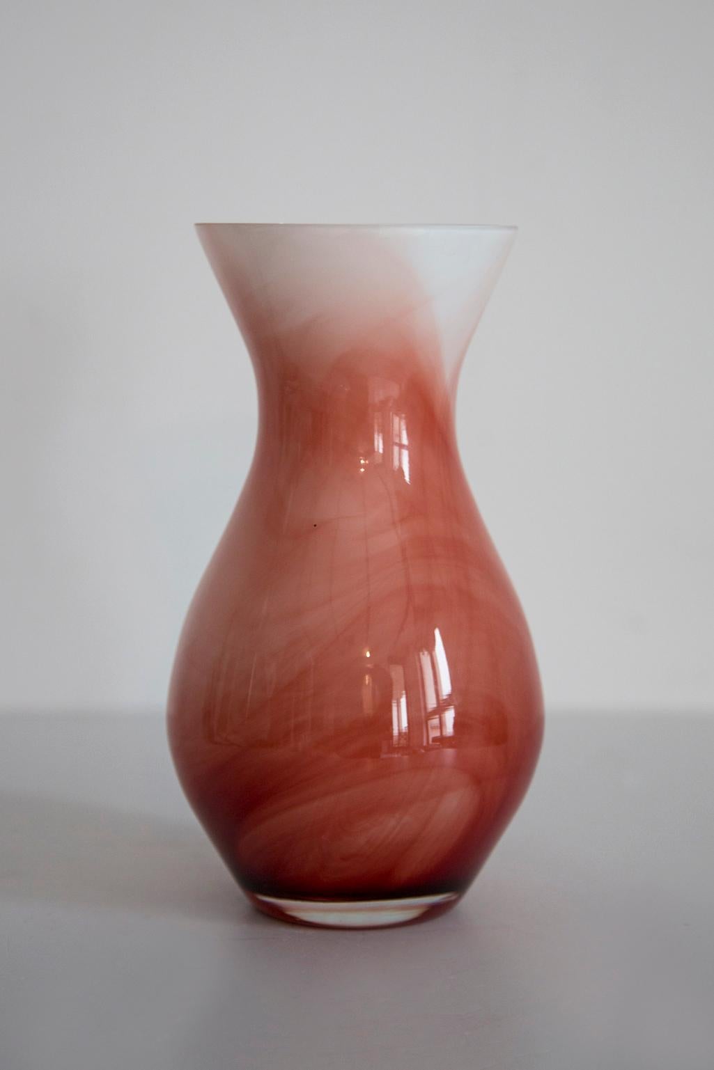 Mid-Century Modern Vase artistique du milieu du siècle, blanc et orange, fait à la main, Europe, années 1960 en vente