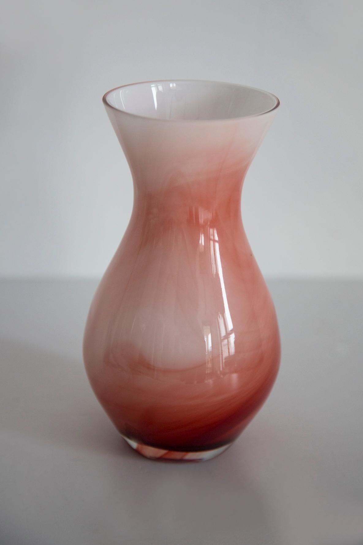 Vase artistique du milieu du siècle, blanc et orange, fait à la main, Europe, années 1960 Excellent état - En vente à 05-080 Hornowek, PL