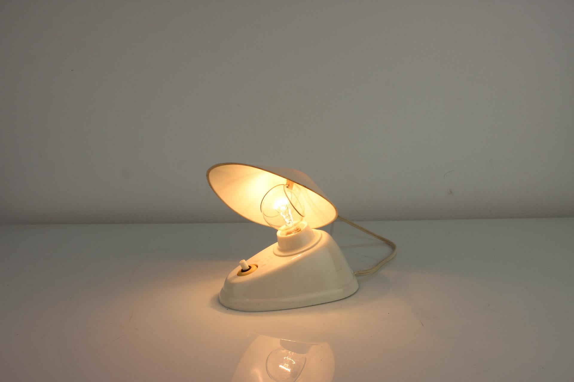 Mid-Century White Bakelite Table or Wall Lamp, 1960s For Sale 6