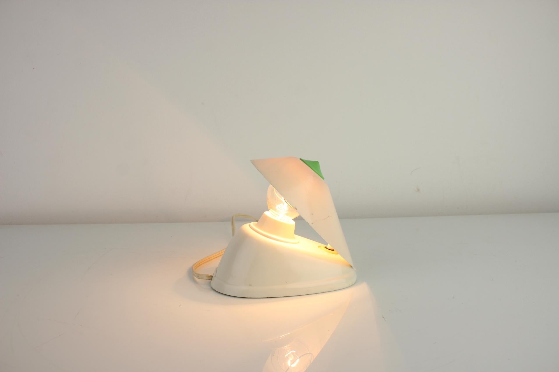 Mid-Century White Bakelite Table or Wall Lamp, 1960s For Sale 7