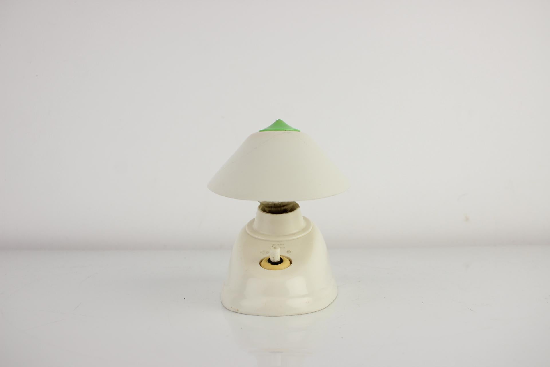 Czech Mid-Century White Bakelite Table or Wall Lamp, 1960s For Sale