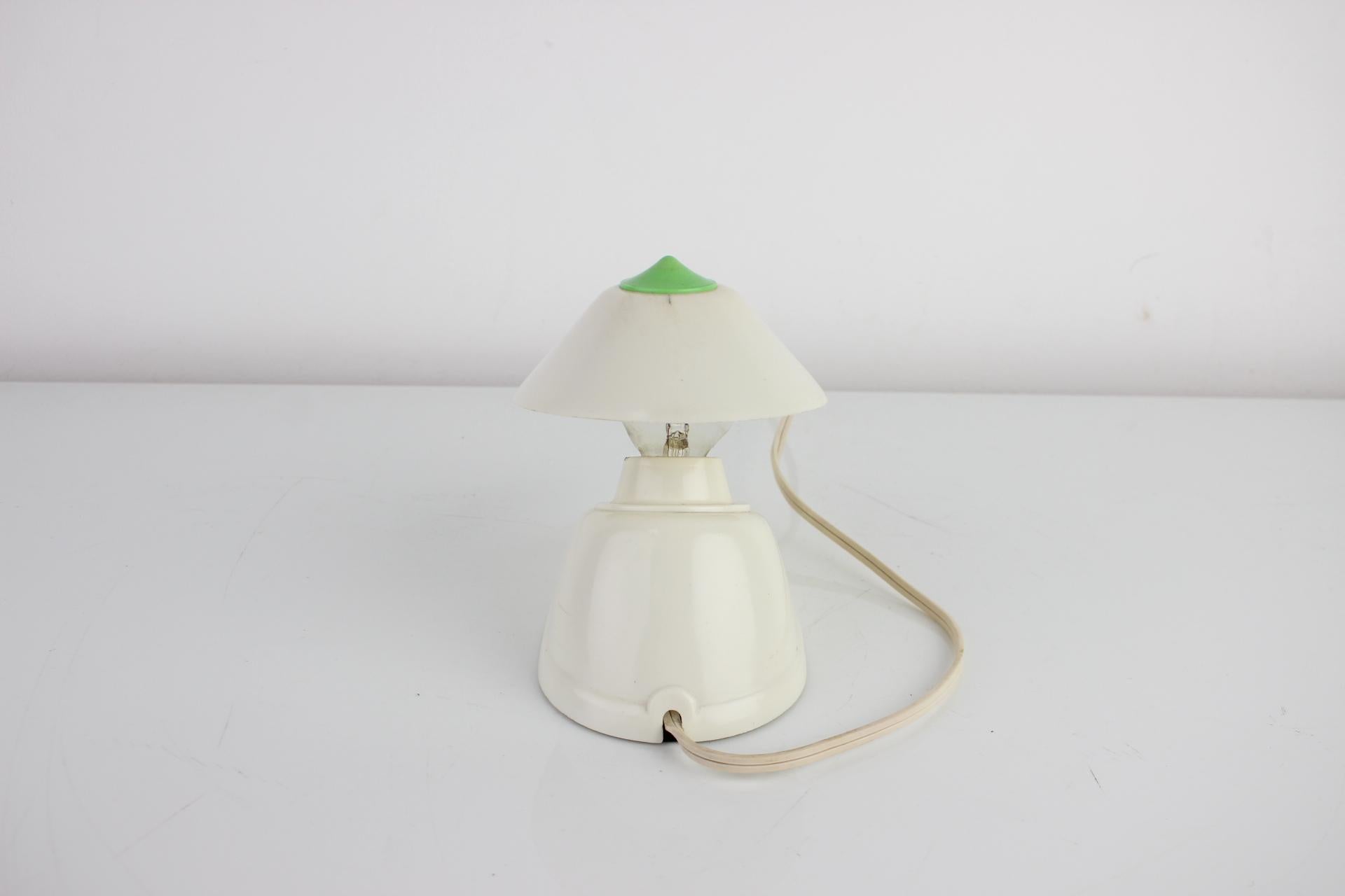 Mid-Century White Bakelite Table or Wall Lamp, 1960s For Sale 1