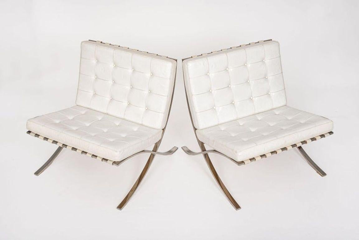 Mid-Century moderno Sedie Barcelona bianche di metà secolo di Mies van der Rohe per Knoll, anni '70 in vendita