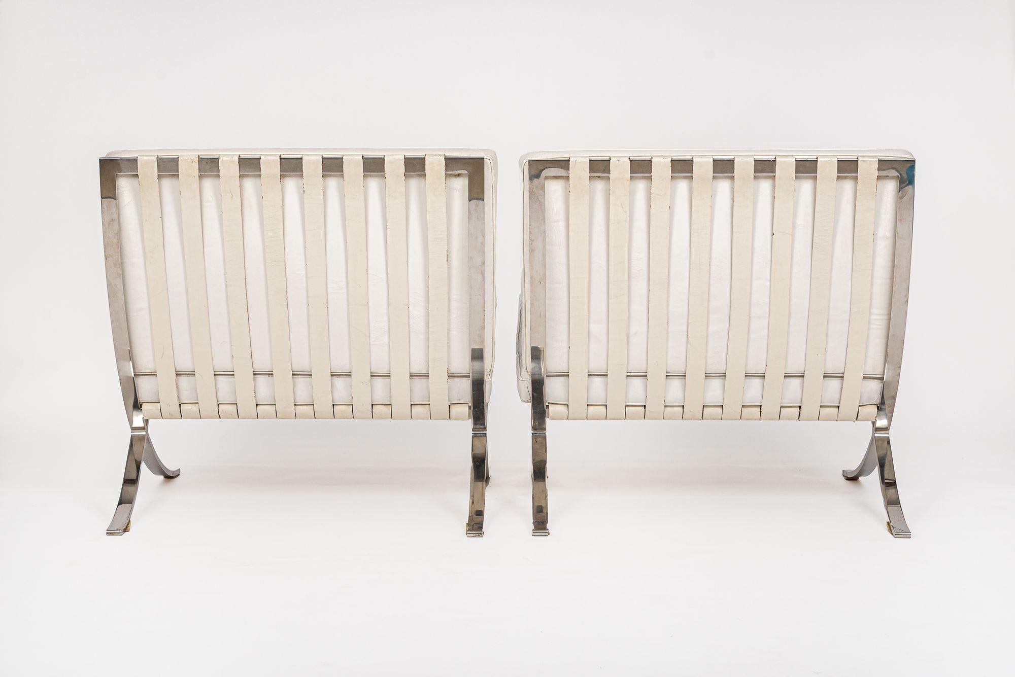 Weiße Barcelona-Stühle aus der Mitte des Jahrhunderts von Mies van der Rohe für Knoll im Zustand „Gut“ im Angebot in Detroit, MI