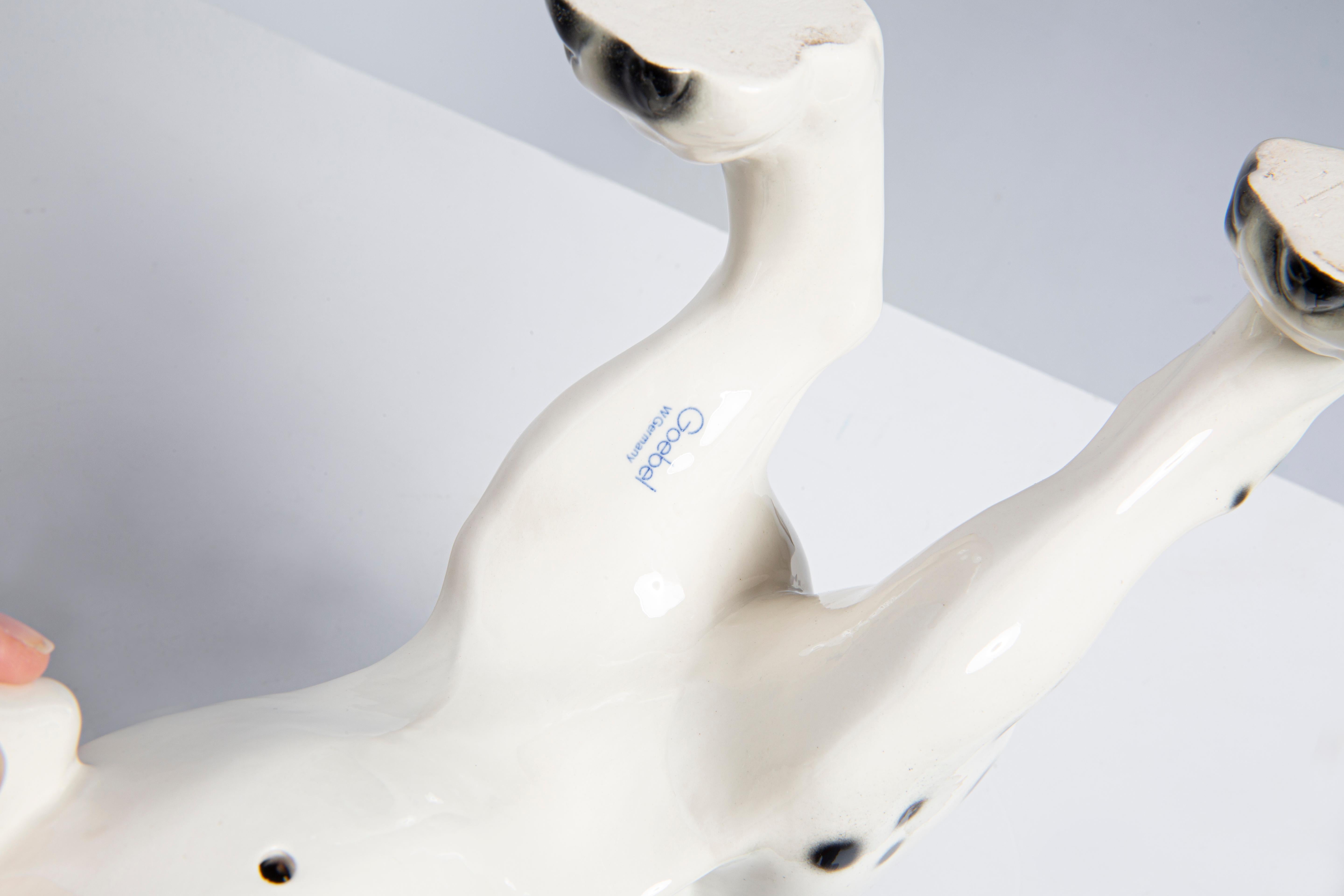 Sculpture du milieu du siècle en céramique représentant un grand chien dalmatien blanc, Goebel, Allemagne, années 1960 en vente 2