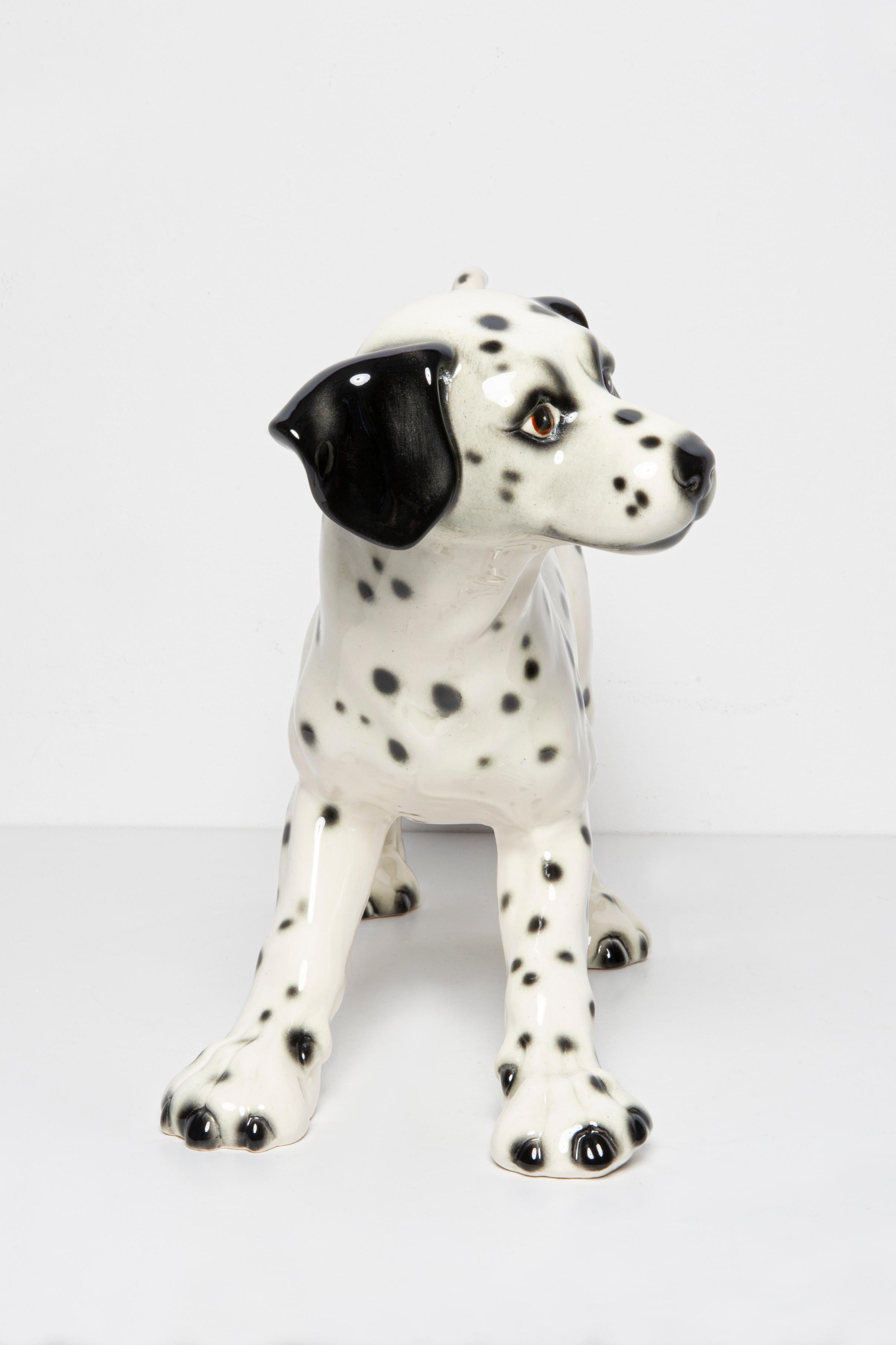 Allemand Sculpture du milieu du siècle en céramique représentant un grand chien dalmatien blanc, Goebel, Allemagne, années 1960 en vente